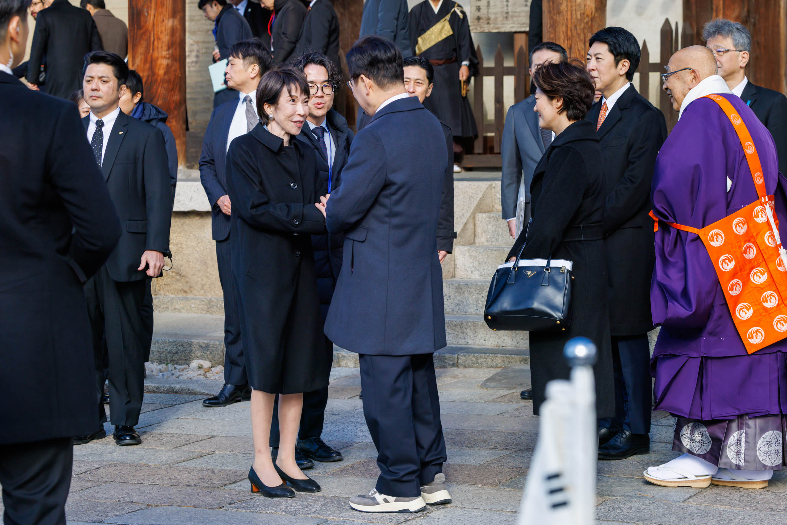 The two leaders visiting Horyu-ji Temple (24)