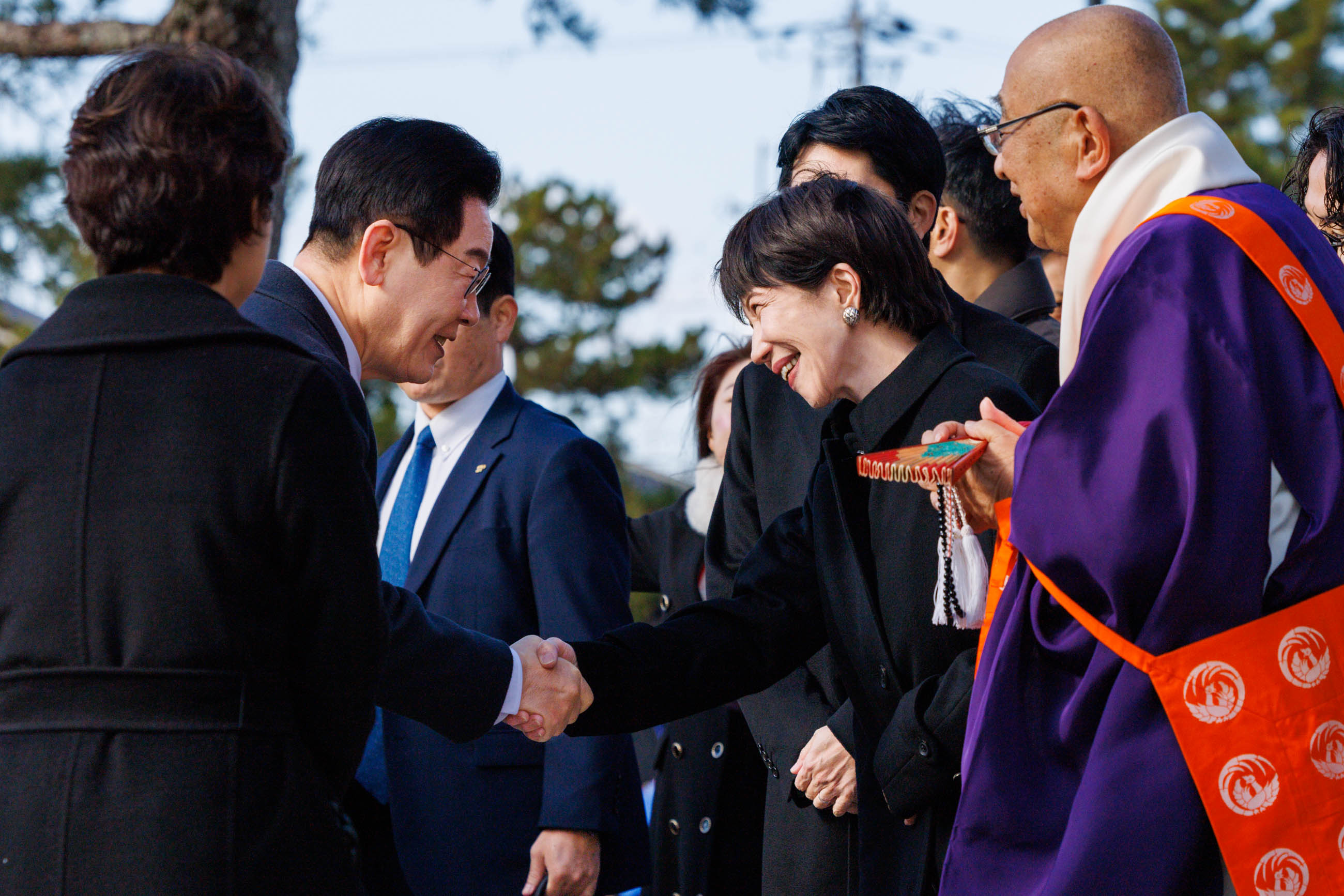 The two leaders visiting Horyu-ji Temple (26)