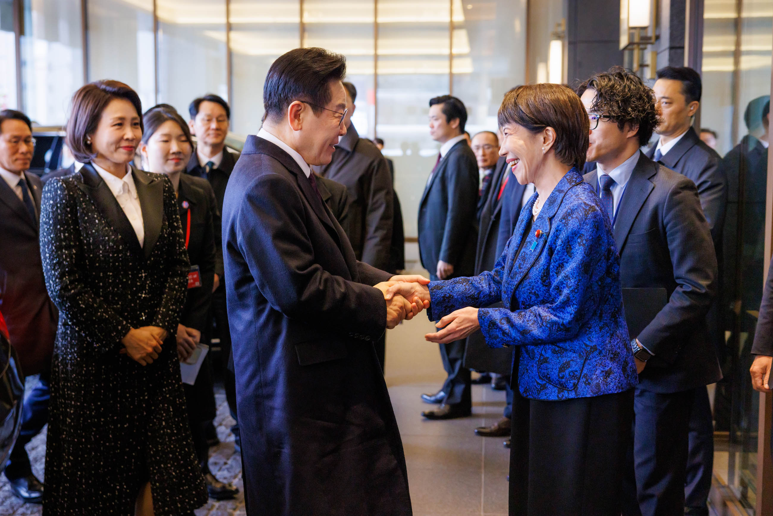 Prime Minister Takaichi welcoming President Lee (2)