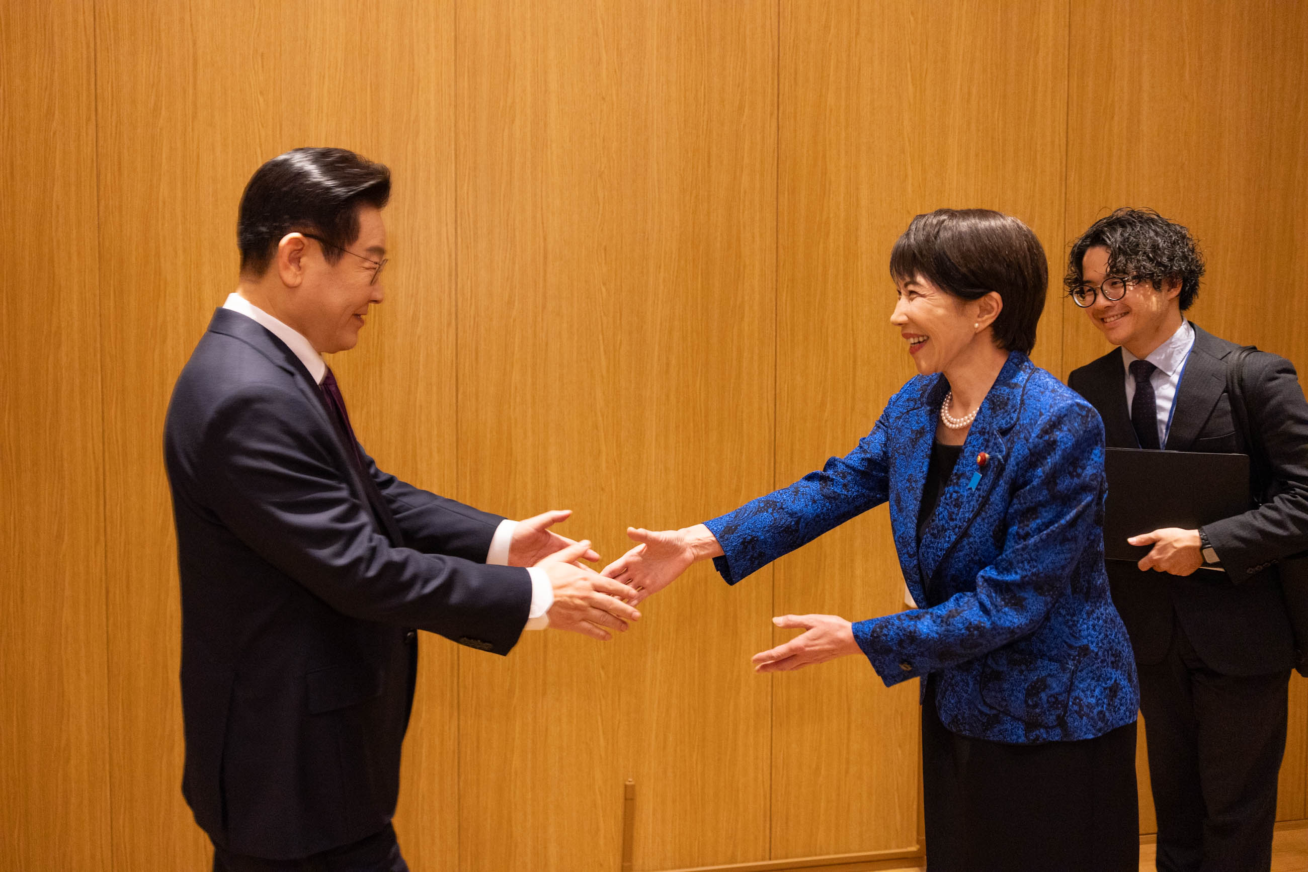 The two leaders ahead of the summit meeting (2)