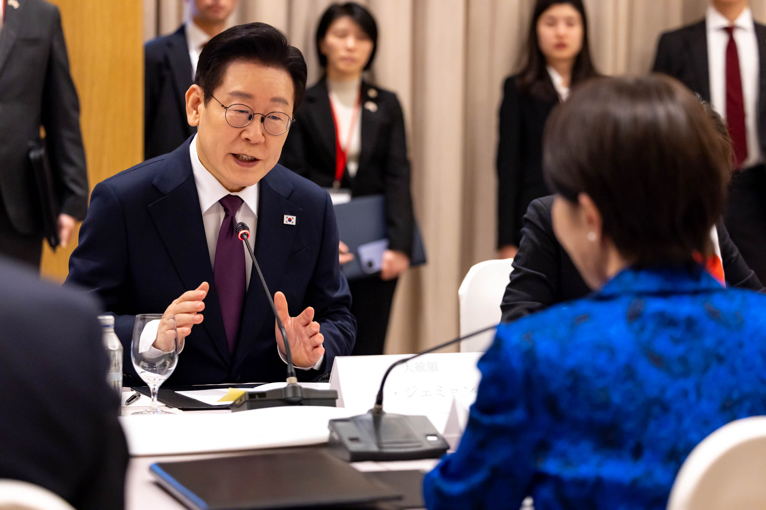 Japan-ROK Summit Meeting (Plenary meeting) (8)
