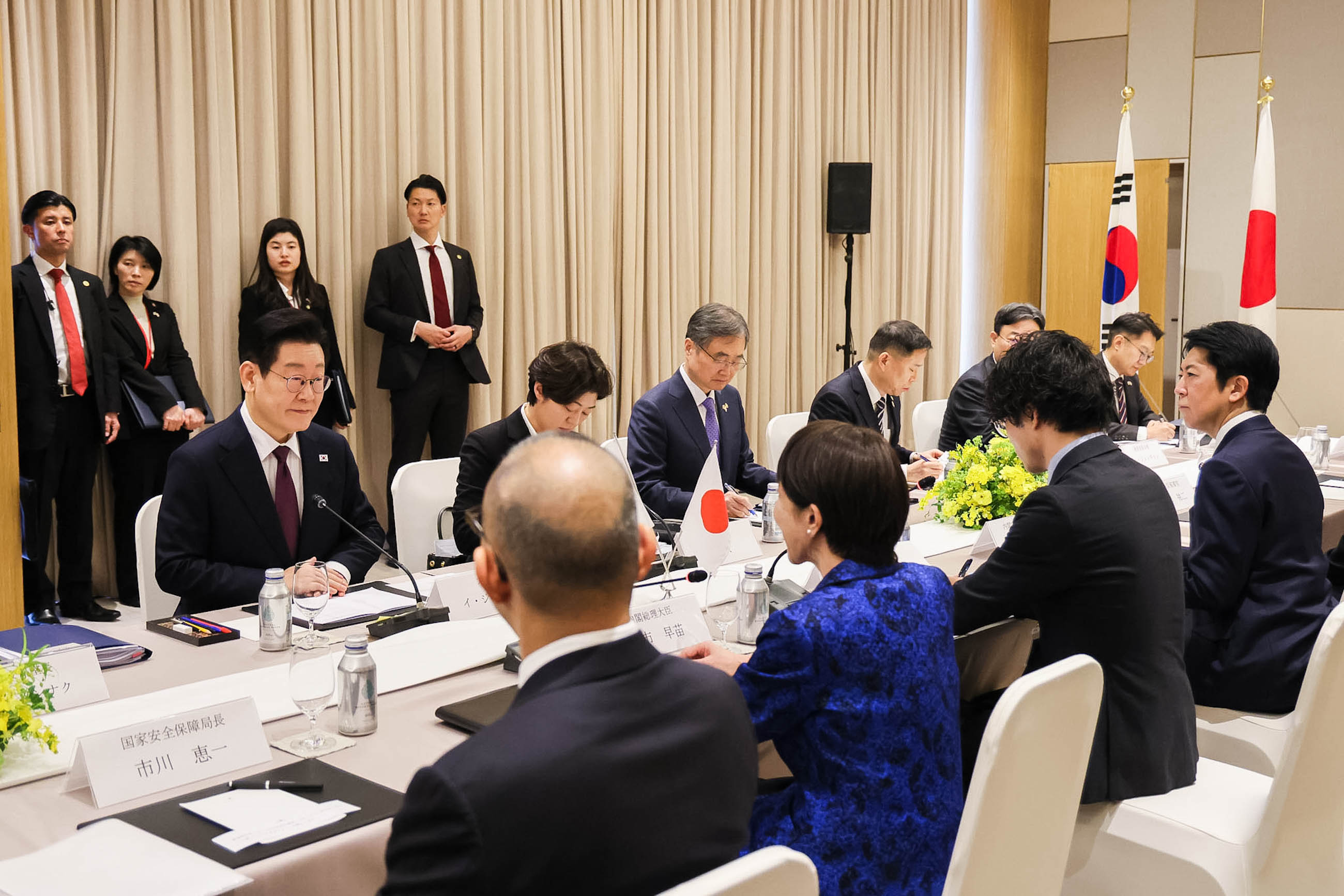 Japan-ROK Summit Meeting (Plenary meeting) (10)