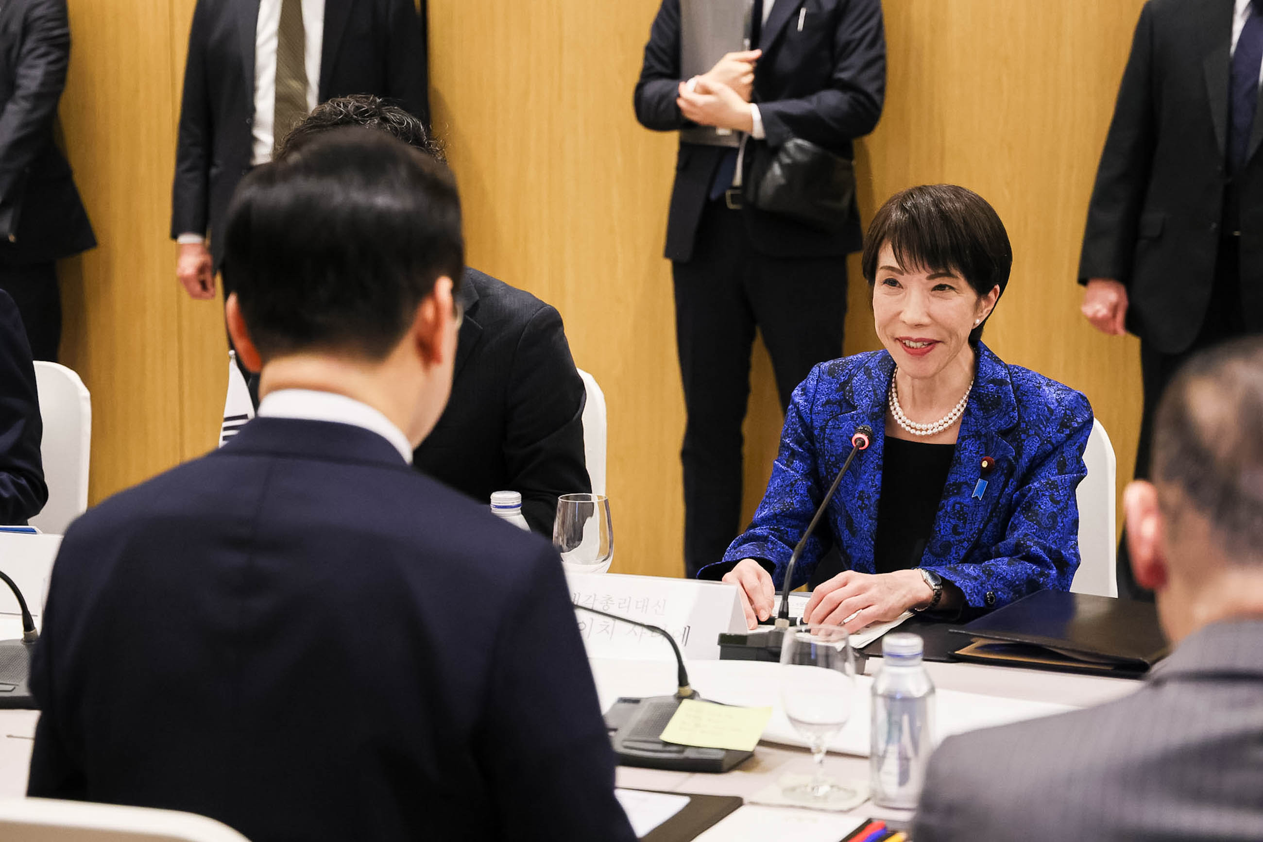 Japan-ROK Summit Meeting (Plenary meeting) (11)