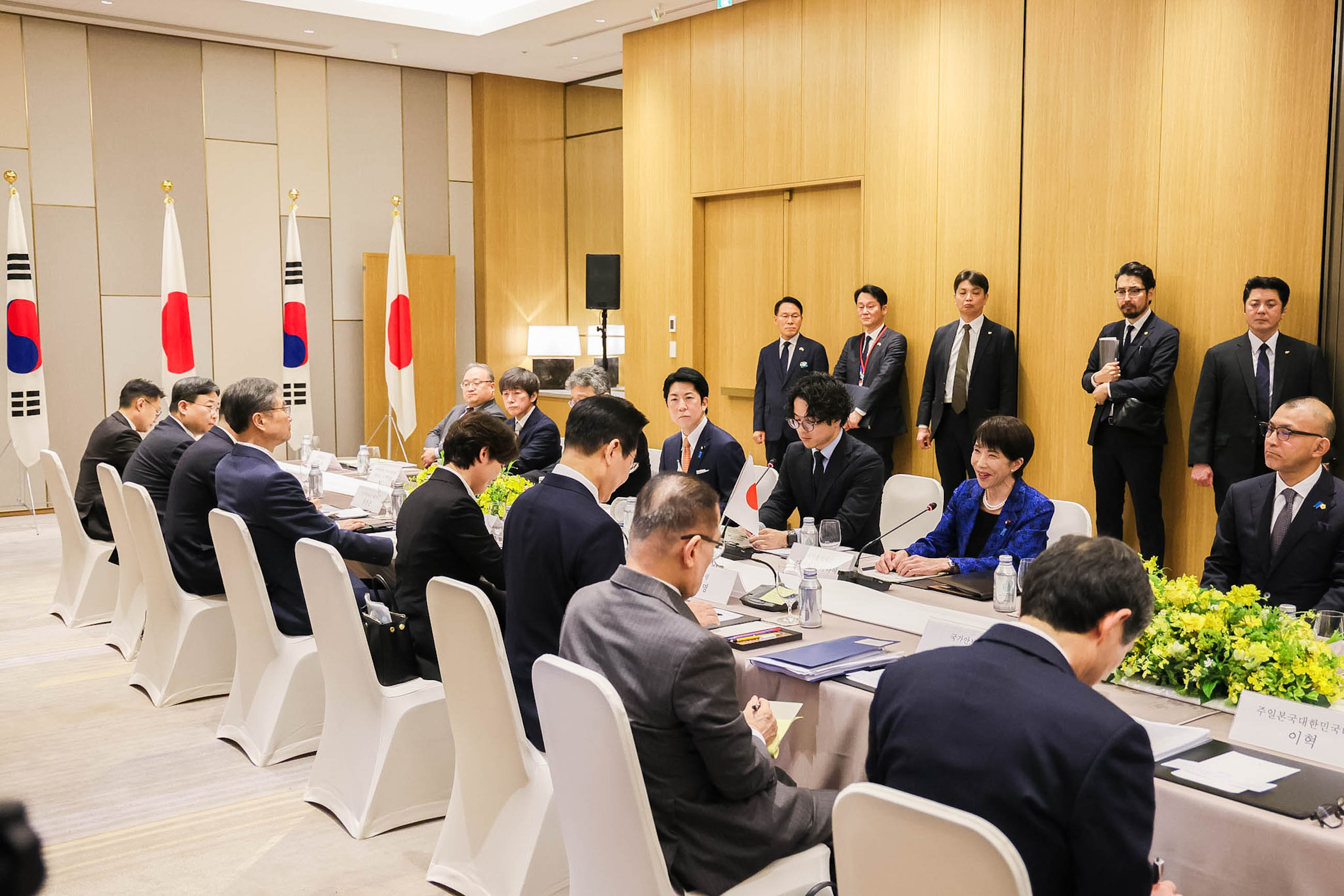 Japan-ROK Summit Meeting (Plenary meeting) (13)