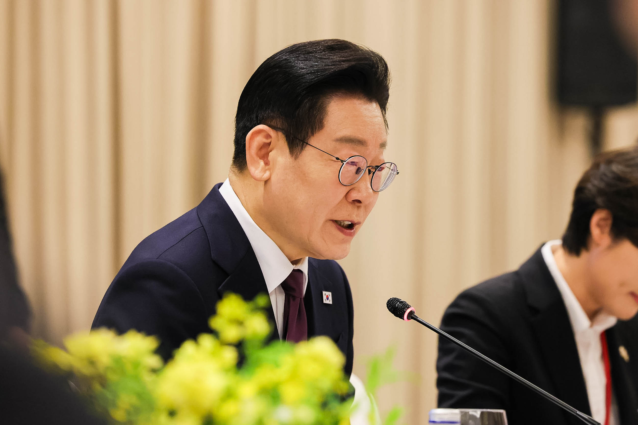 Japan-ROK Summit Meeting (Plenary meeting) (16)