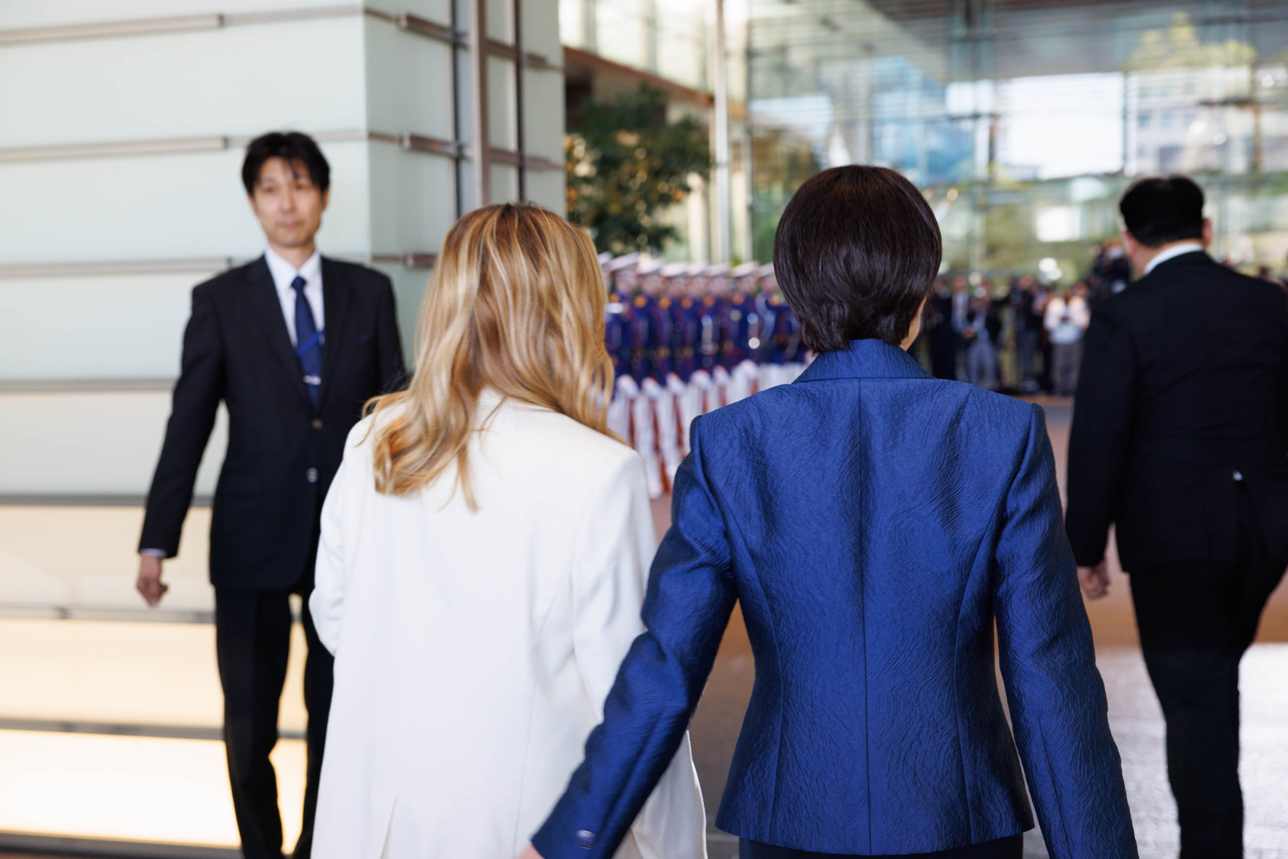 Prime Minister Takaichi welcoming Prime Minister Meloni (4)