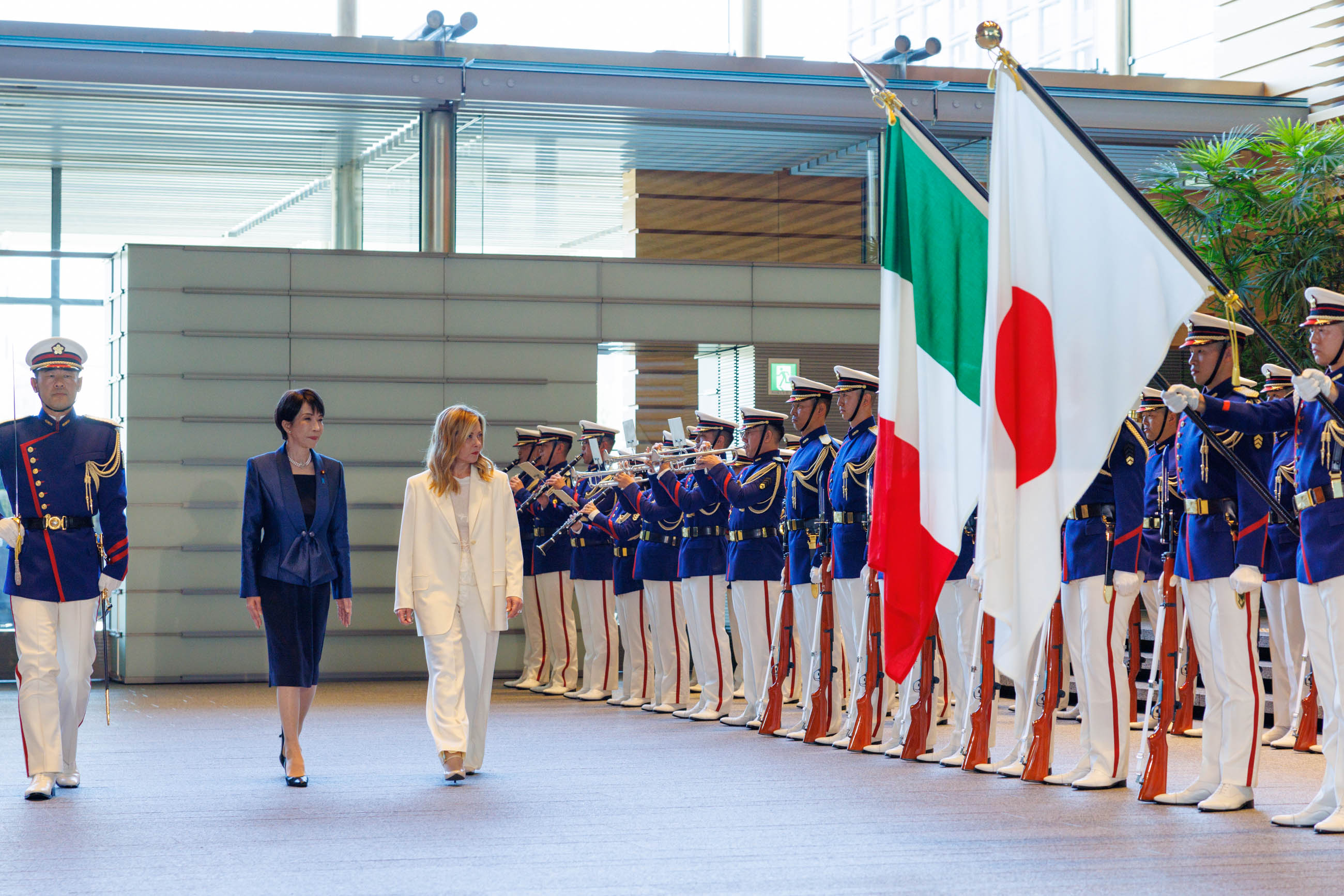 Salute and guard of honor ceremony (3)