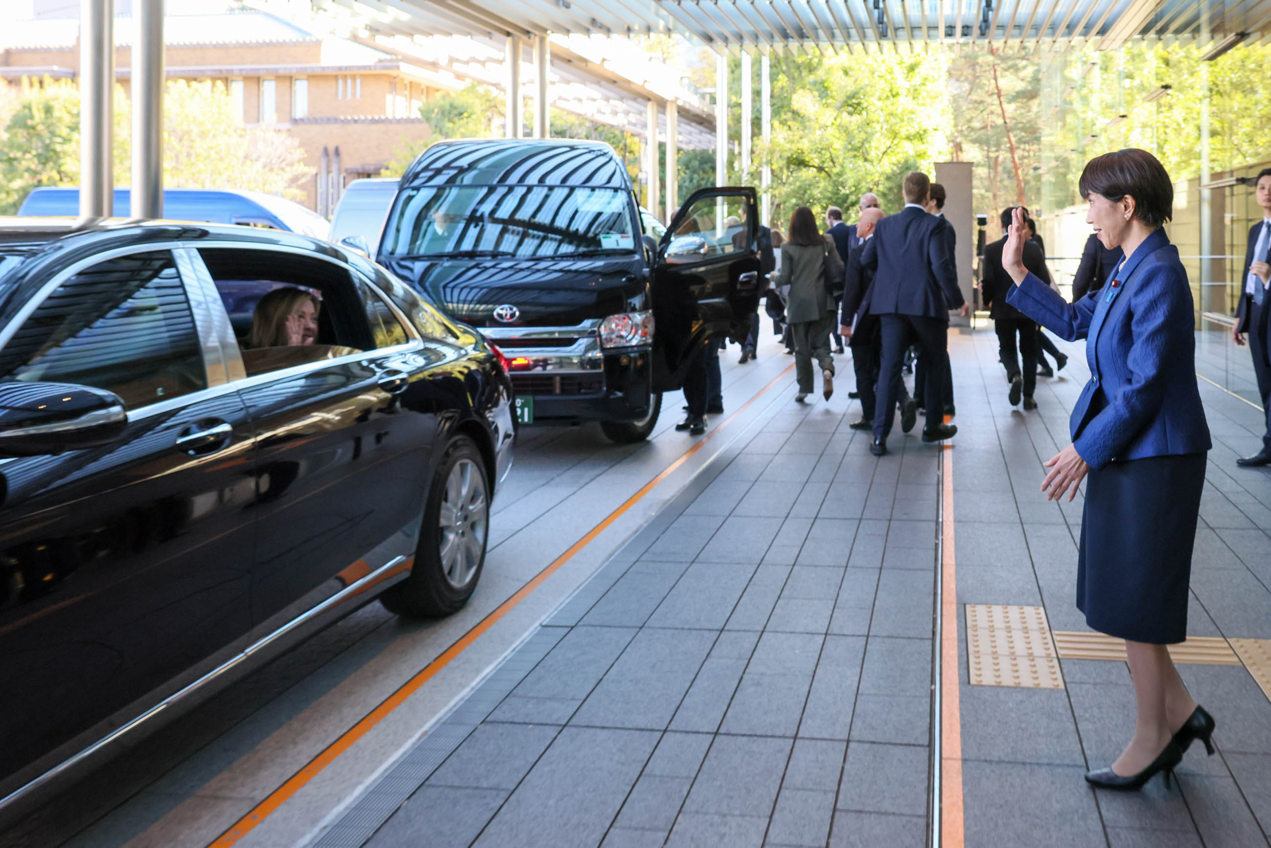 Prime Minister Takaichi seeing off Prime Minister Meloni (3)