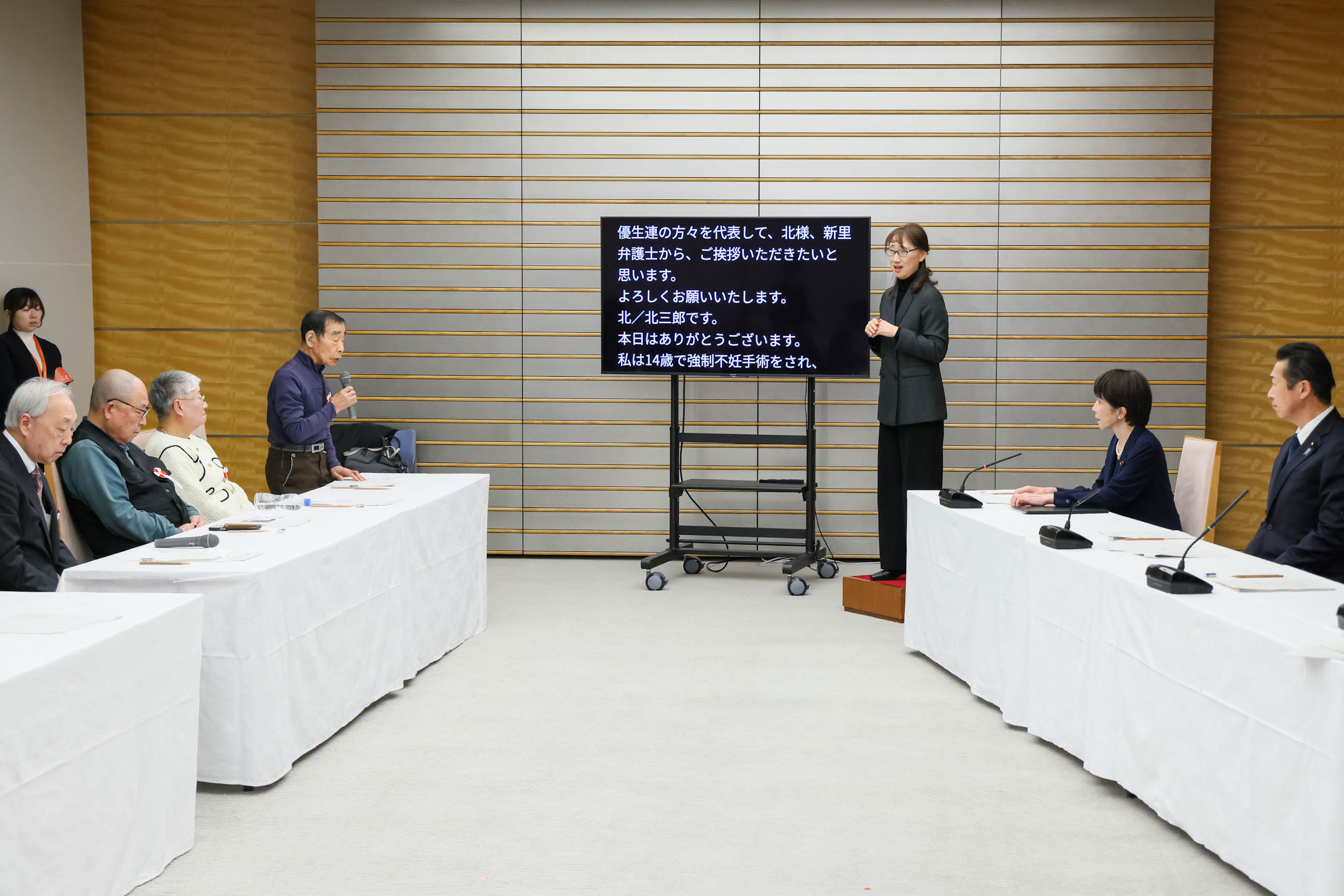 Prime Minister Takaichi meeting with the groups of plaintiffs and others (4)