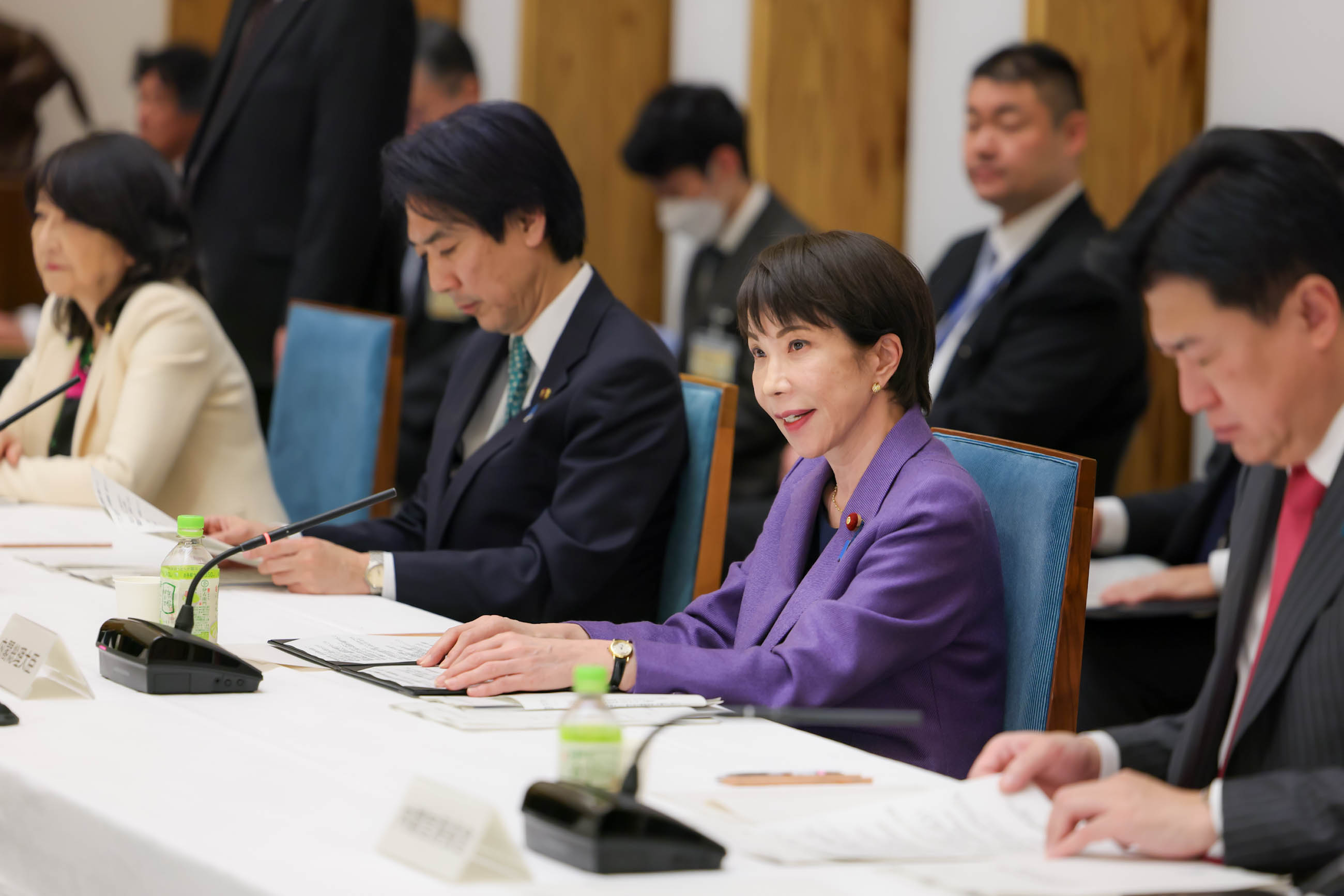 Prime Minister Takaichi wrapping up the meeting (1)