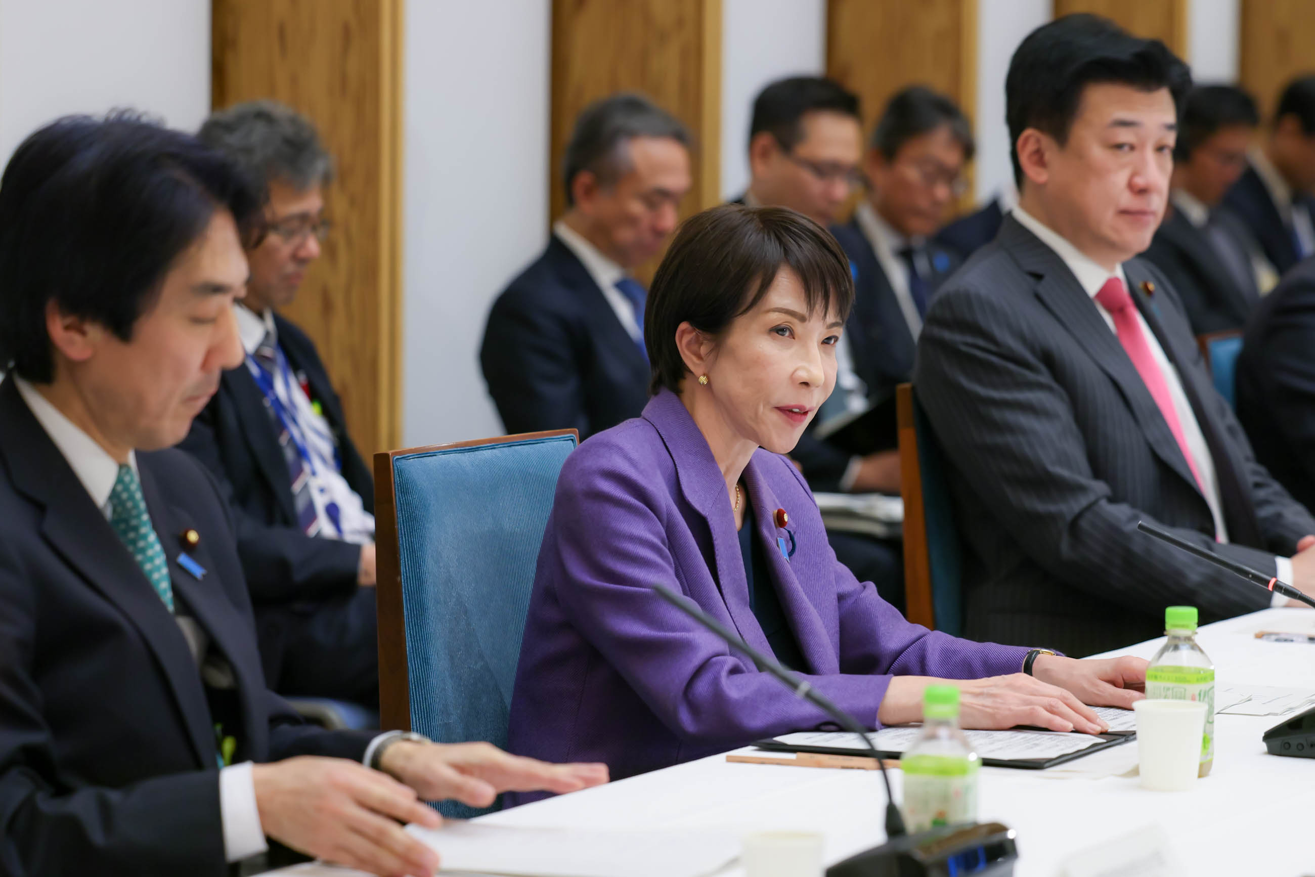 Prime Minister Takaichi wrapping up the meeting (5)