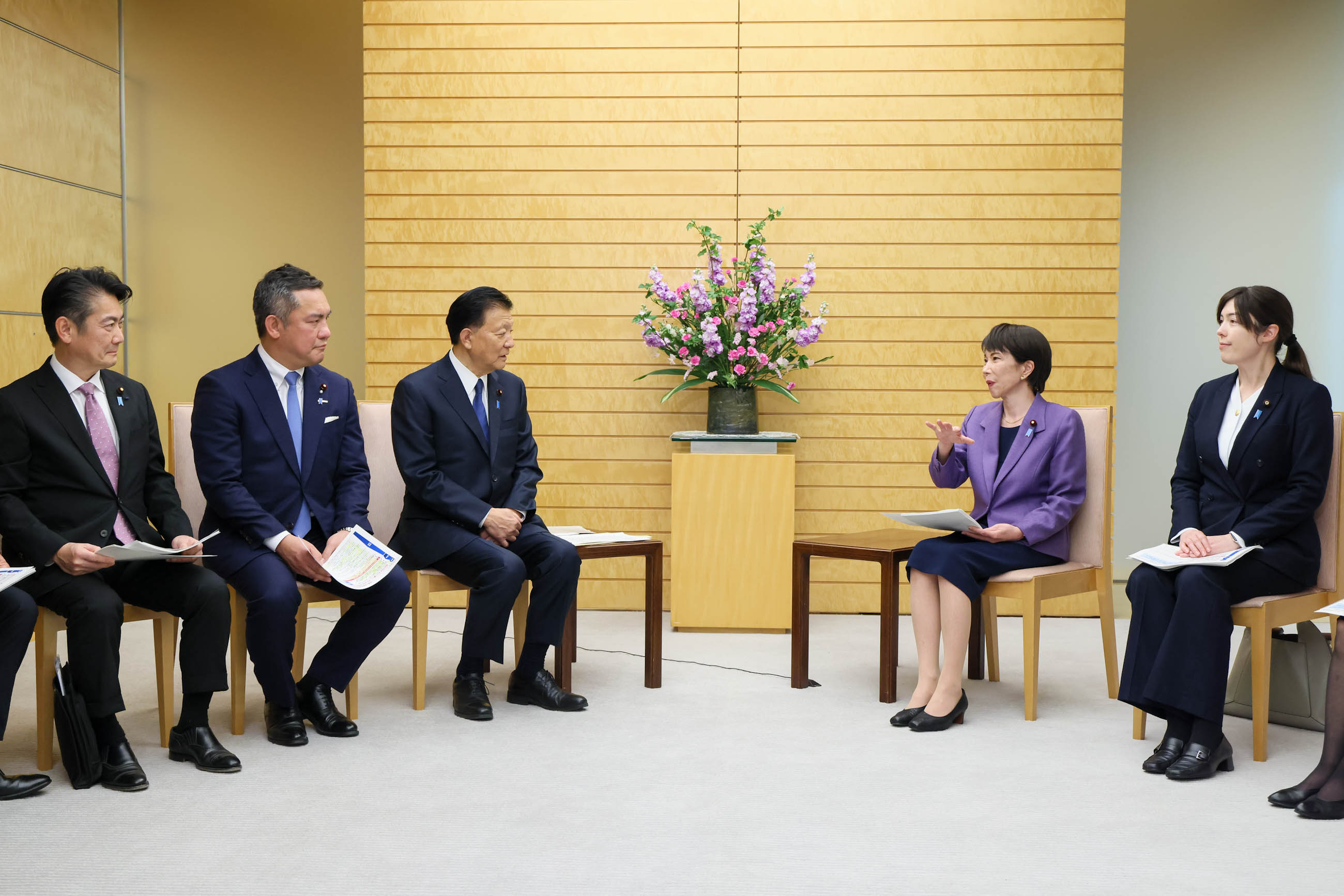 Prime Minister Takaichi receiving a proposal (3)