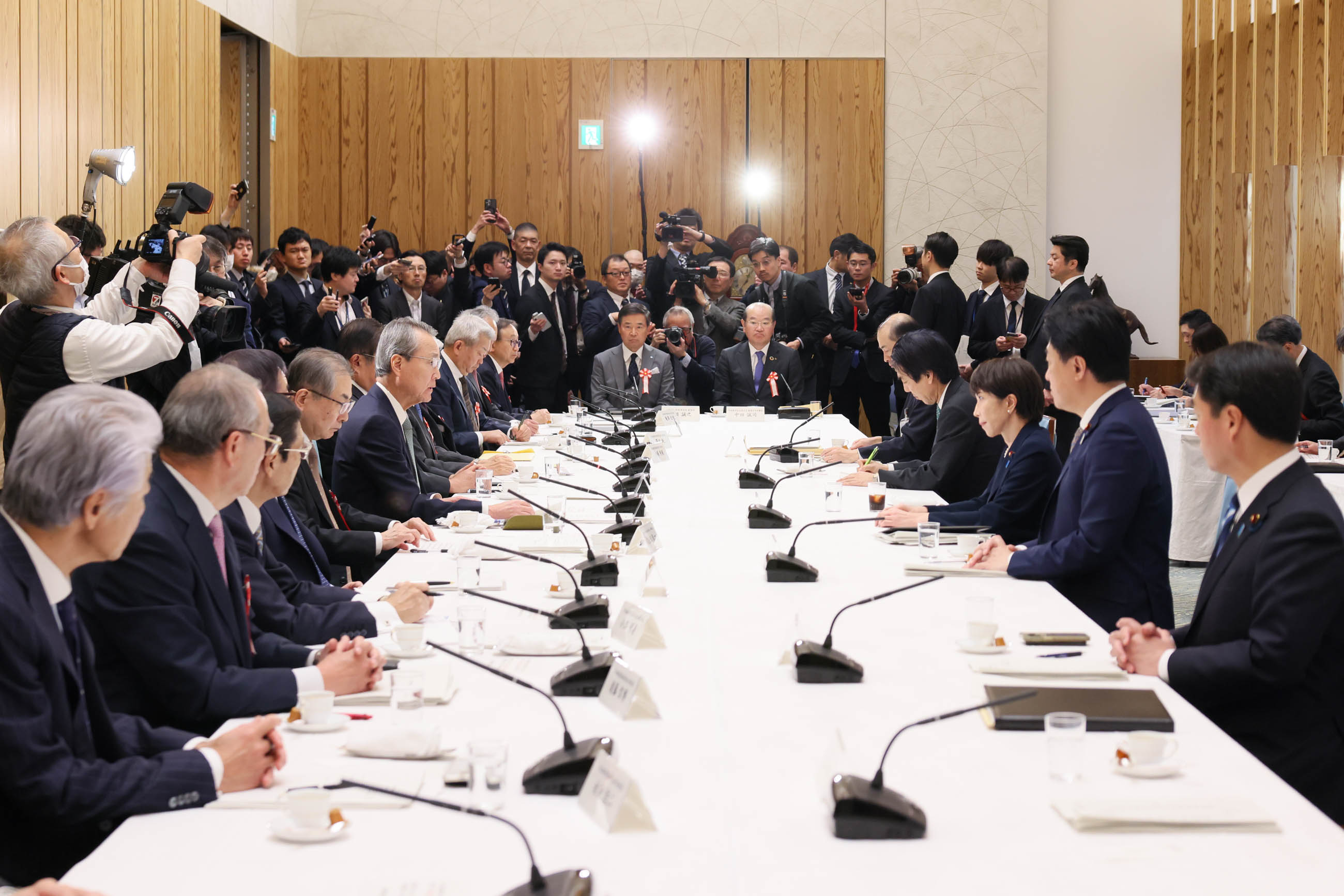 Scene from the meeting (1)