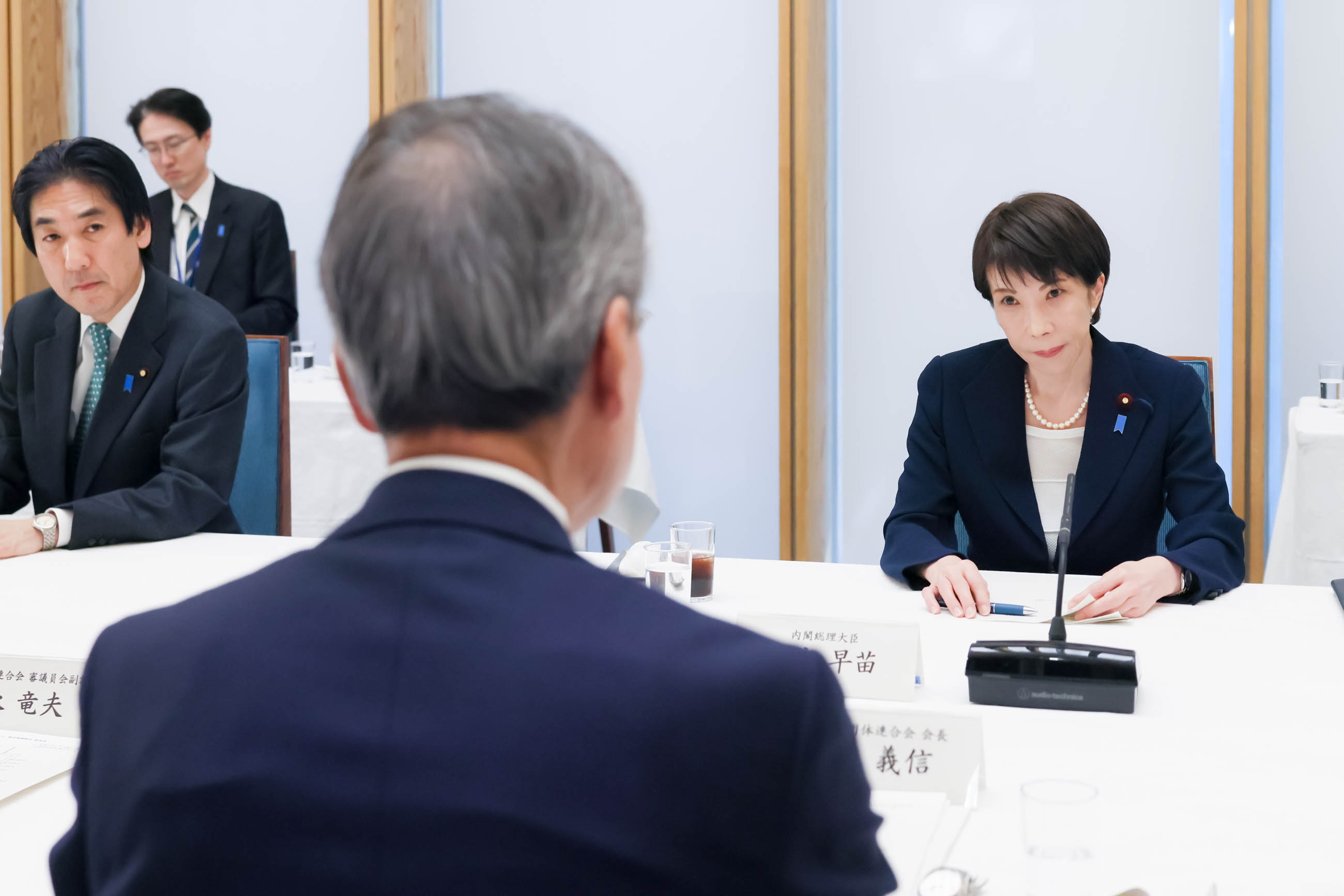 Scene from the meeting (2)