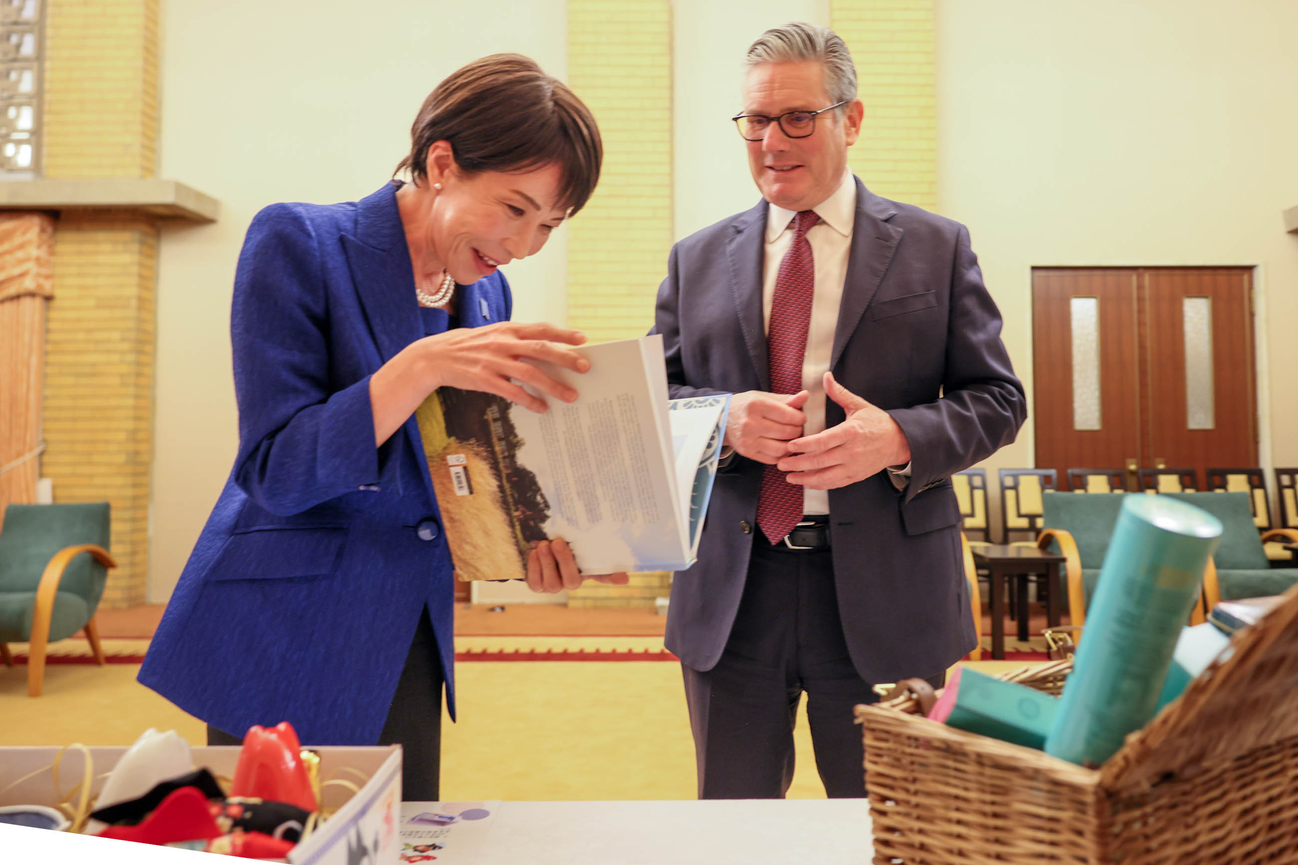 The two leaders in conversation (2)