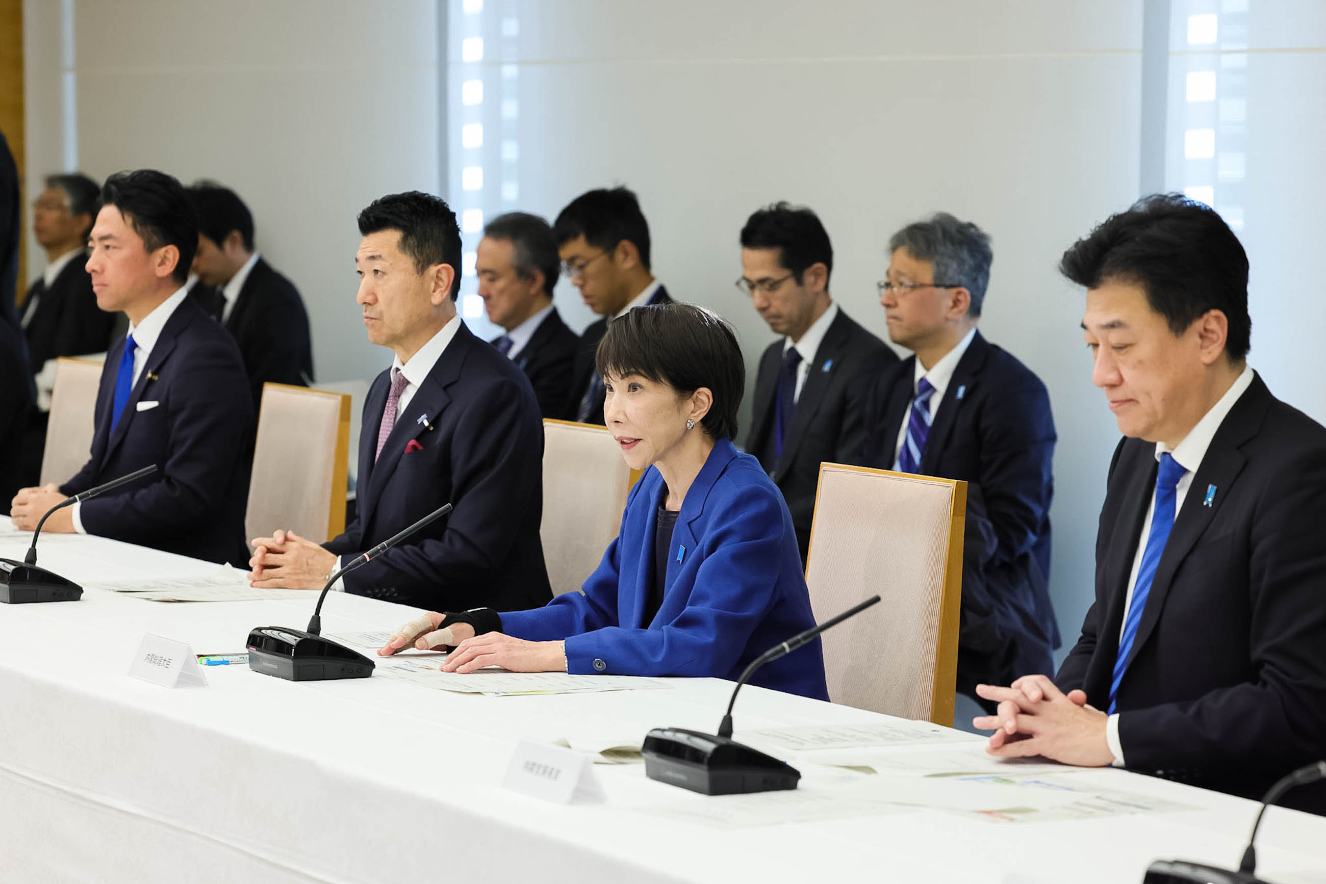 Prime Minister Takaichi wrapping up the meeting (2)