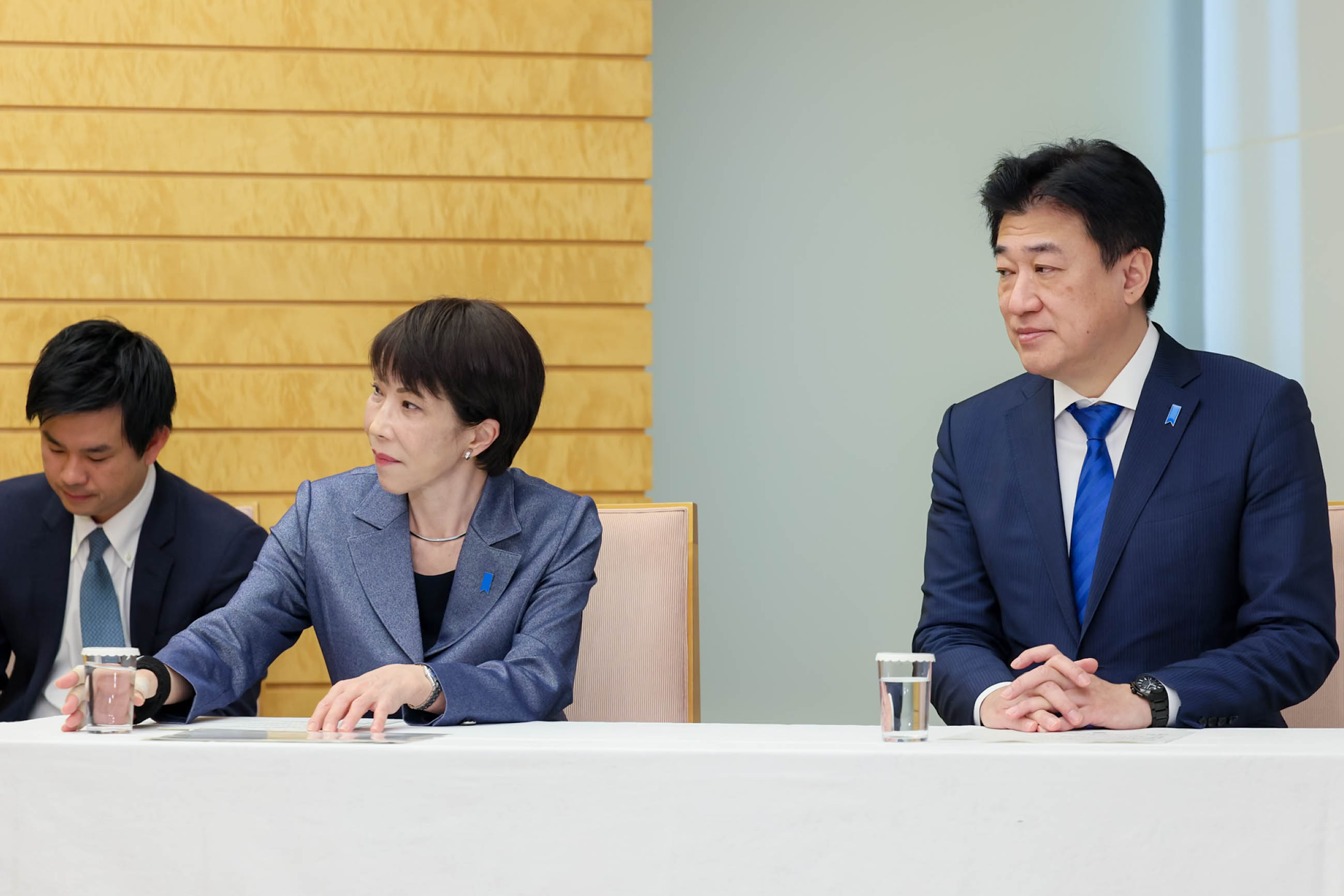 Scenes from a courtesy call (6)