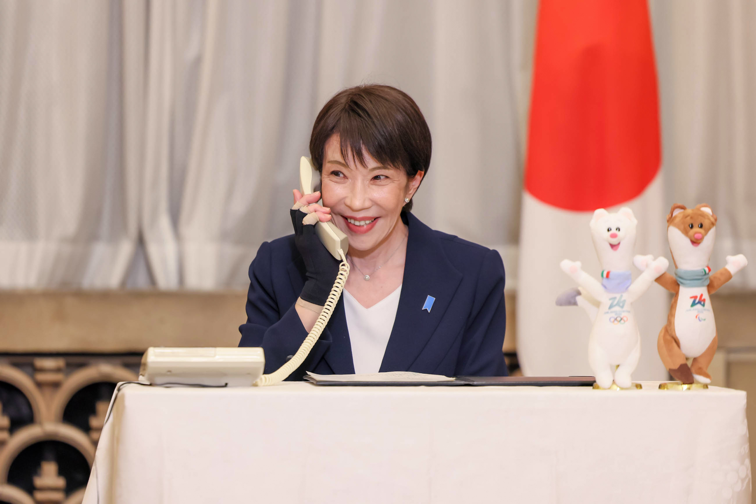 Prime Minister Takaichi making a congratulatory call to Mr. Kimura (2)