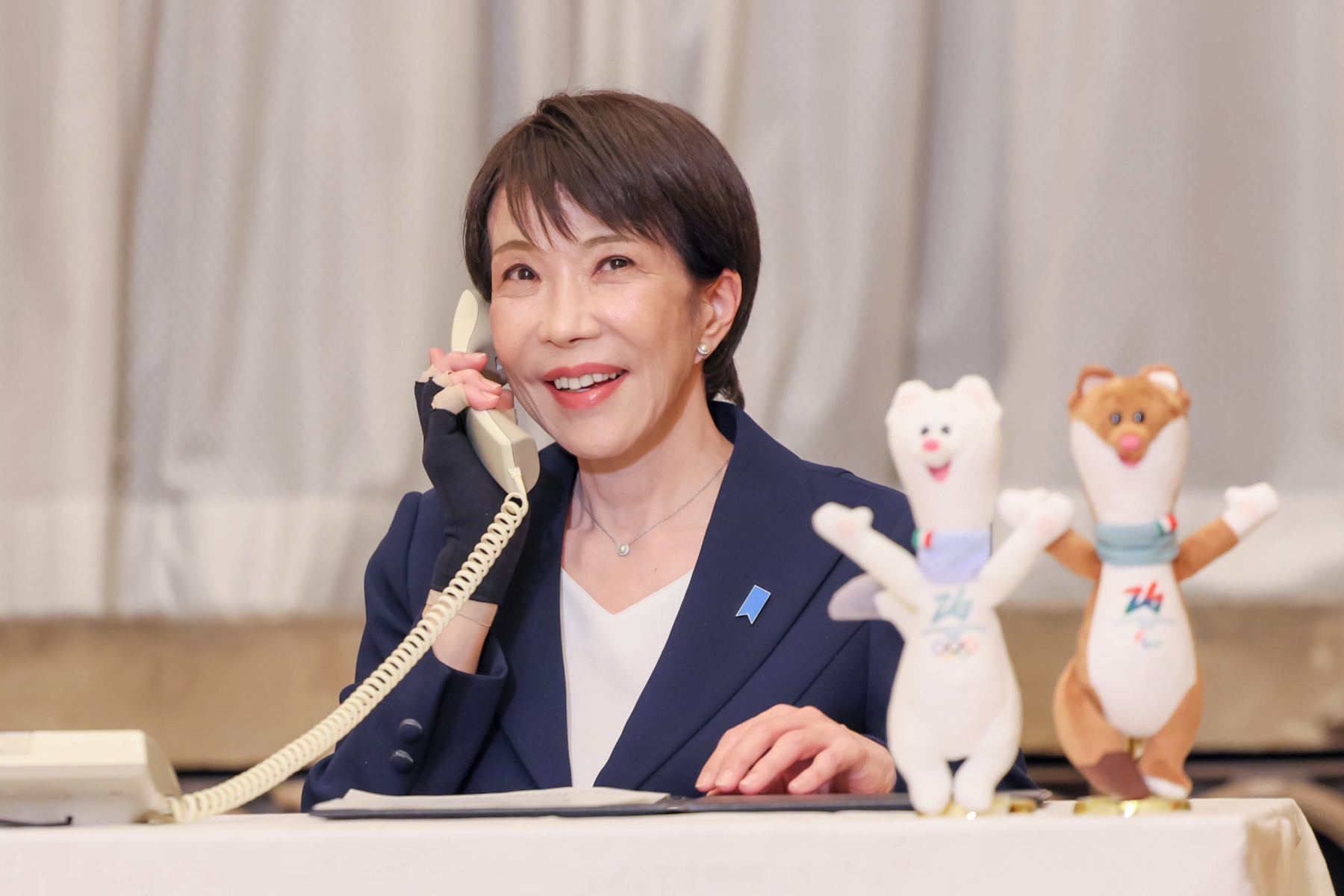 Prime Minister Takaichi making a congratulatory call to Mr. Kimura (3)