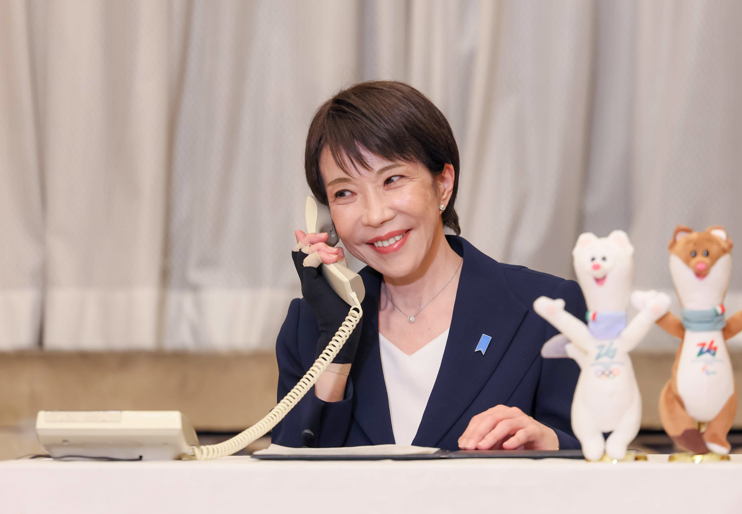 Prime Minister Takaichi making a congratulatory call to Mr. Kimura (4)