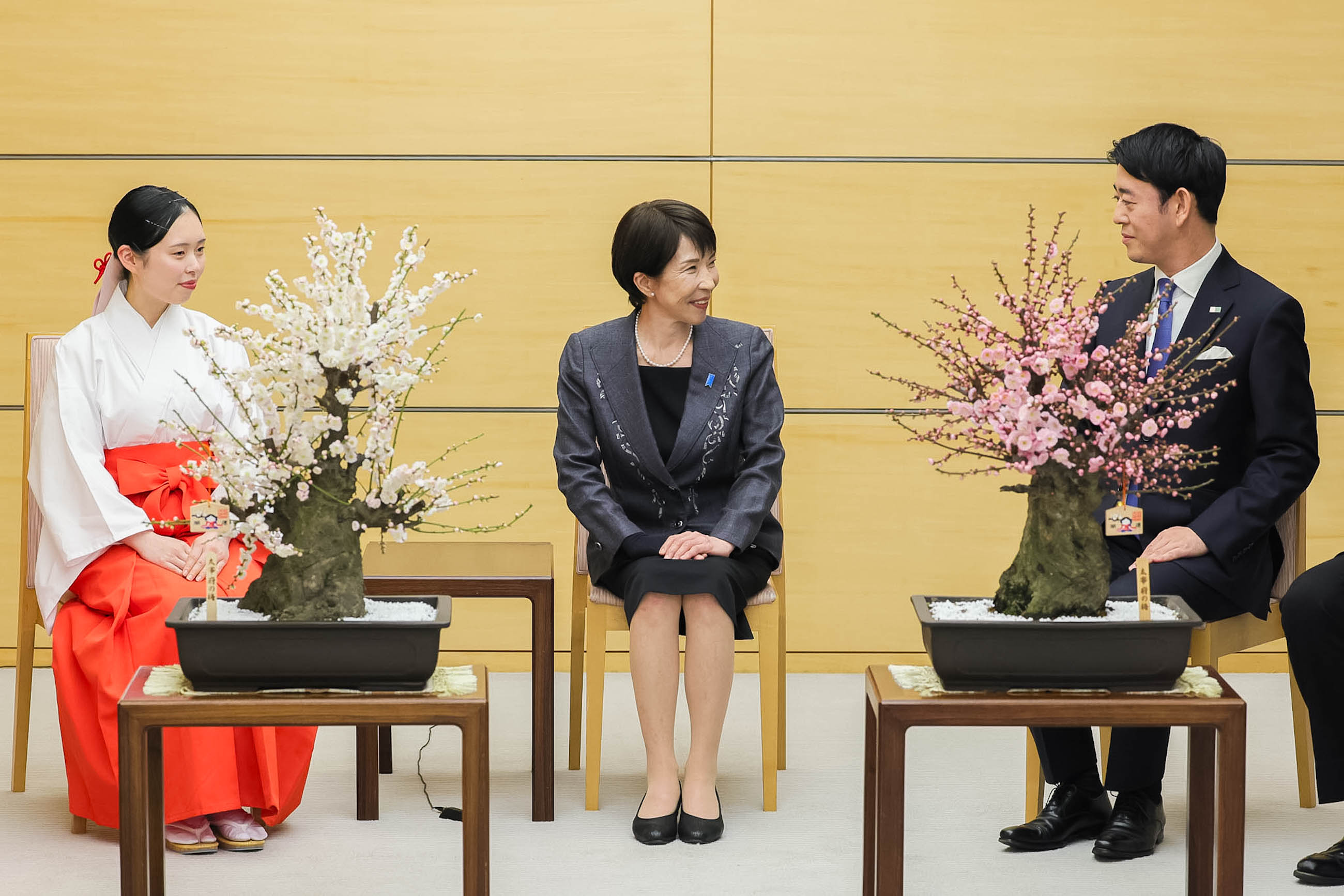 Prime Minister Takaichi receiving a courtesy call (3)