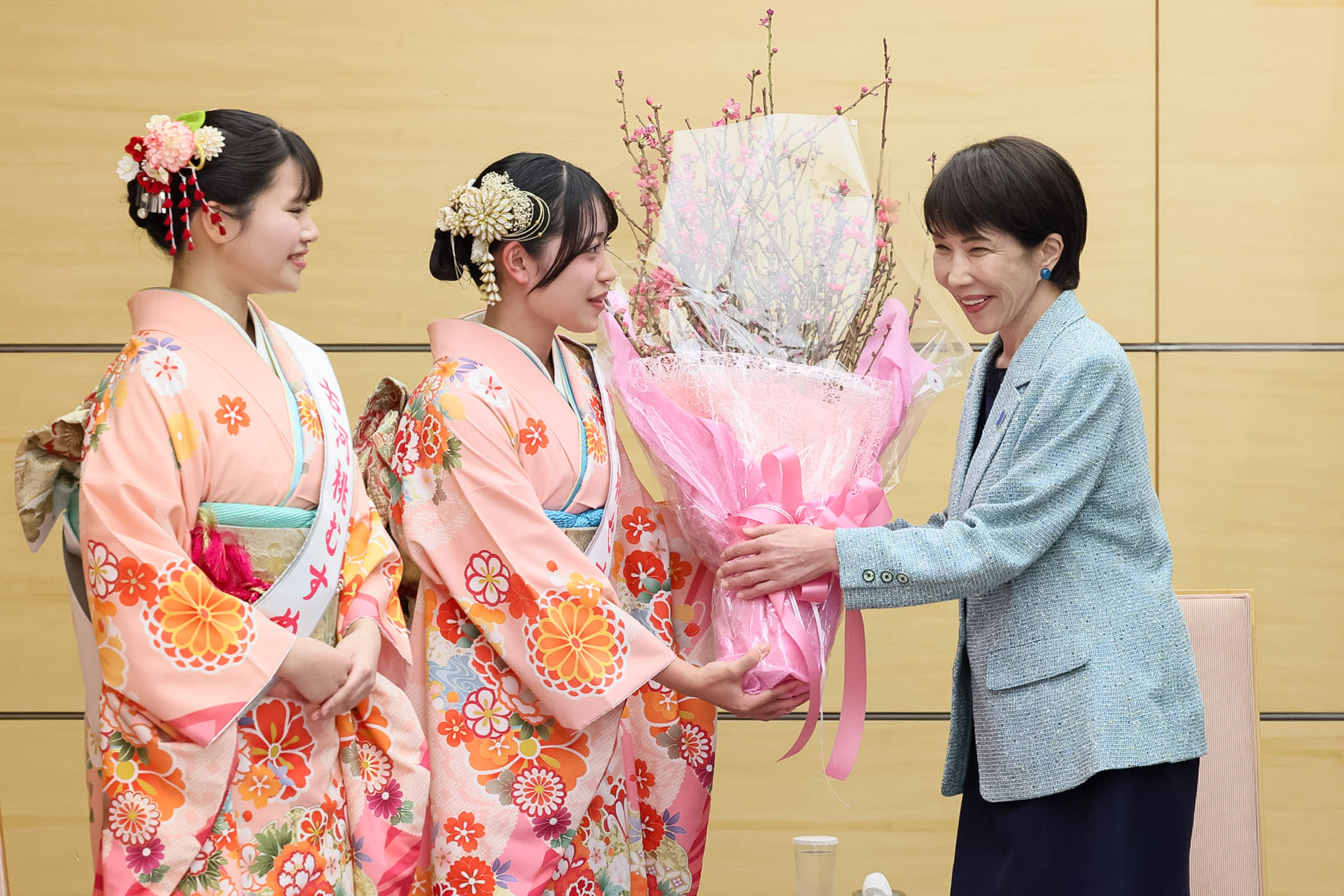 Prime Minister Takaichi receiving a courtesy call (2)