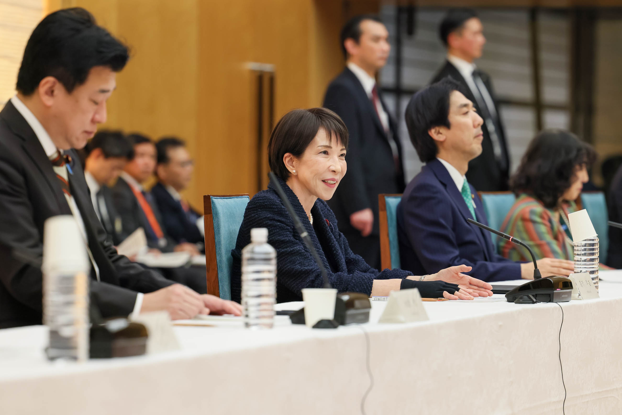 Prime Minister Takaichi wrapping up the meeting (1)