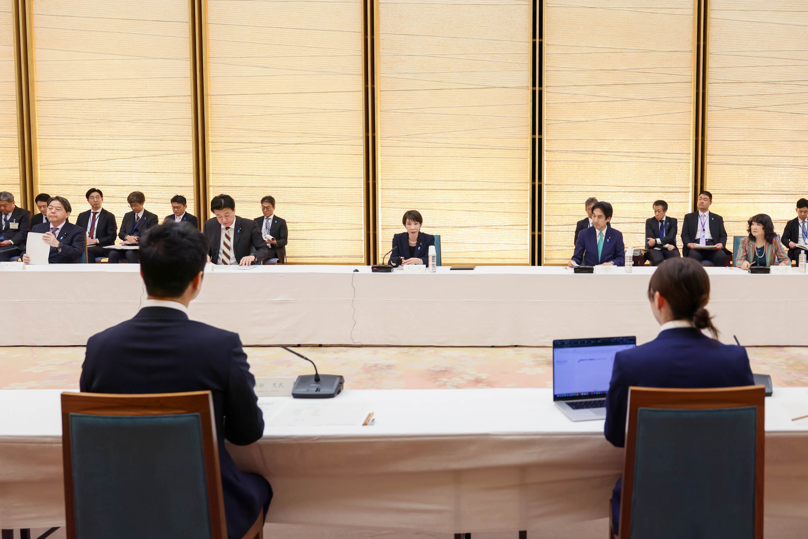 Prime Minister Takaichi wrapping up the meeting (4)