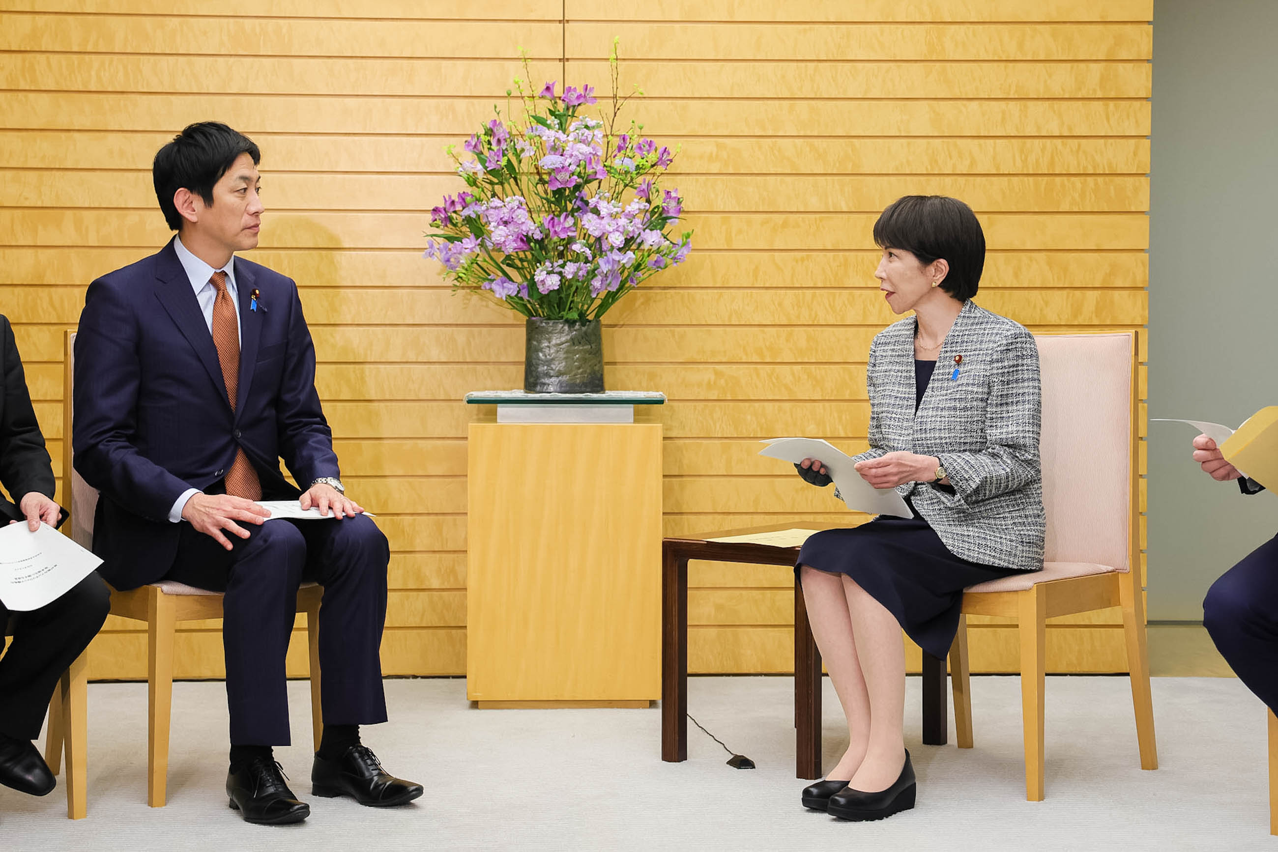 Prime Minister Takaichi receiving a proposal (3)