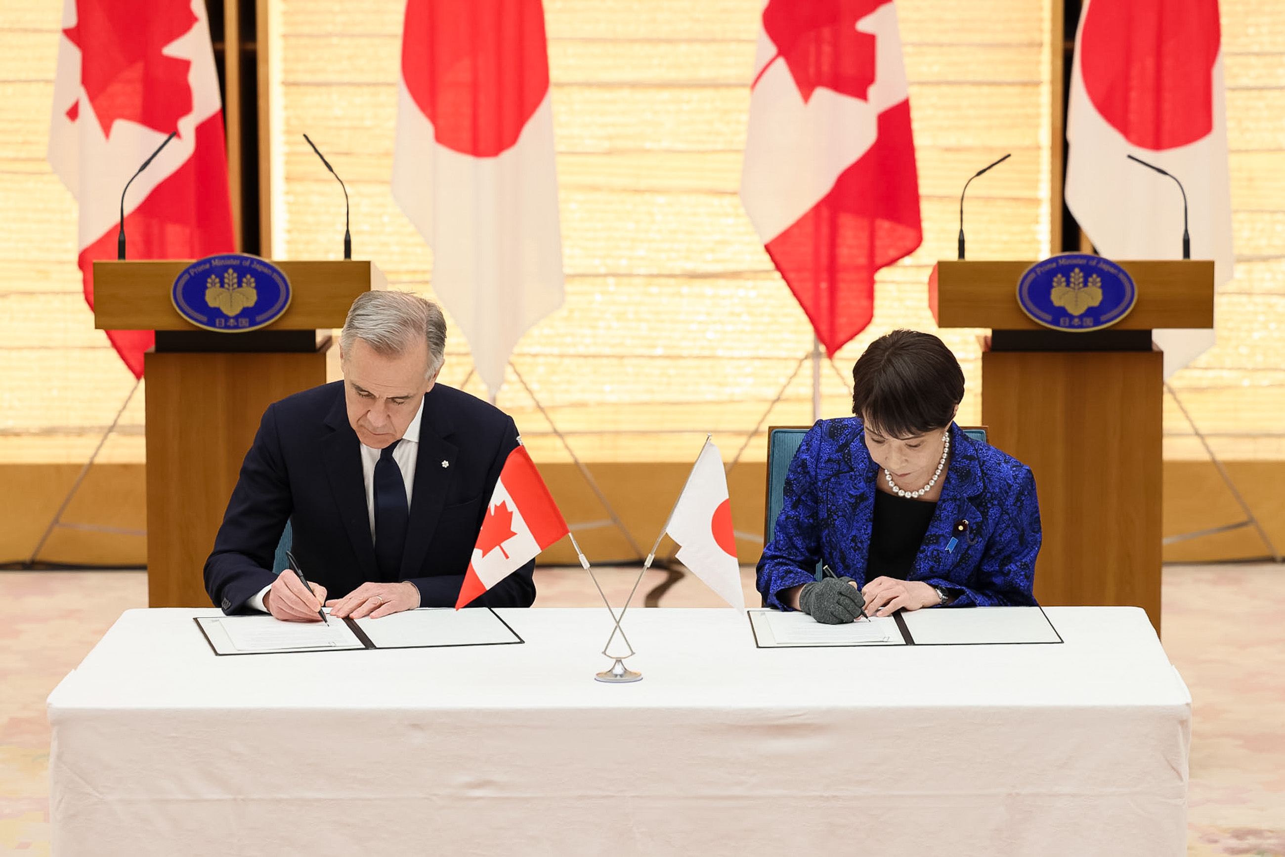 Signing ceremony (1)