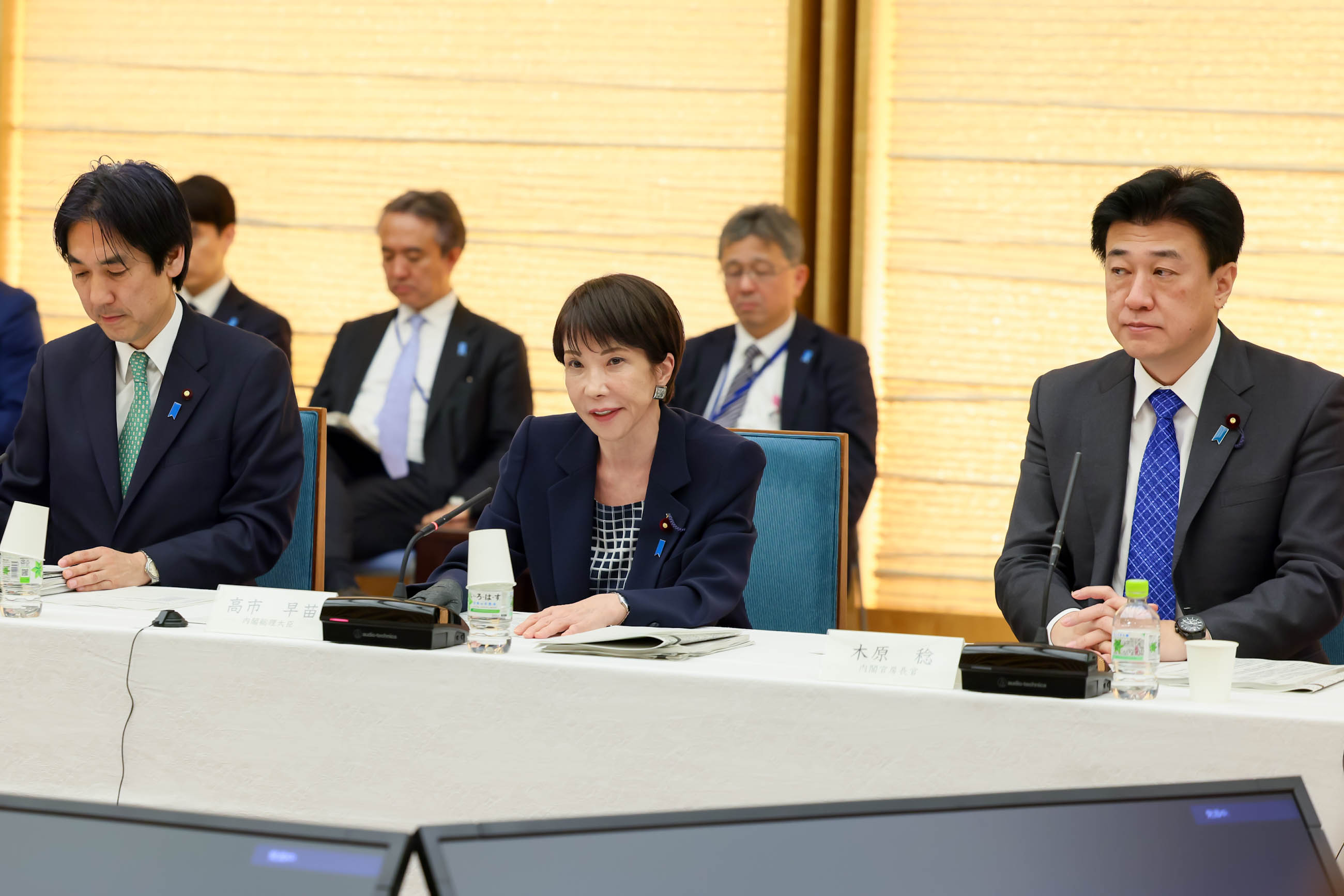Prime Minister Takaichi wrapping up the meeting (1)