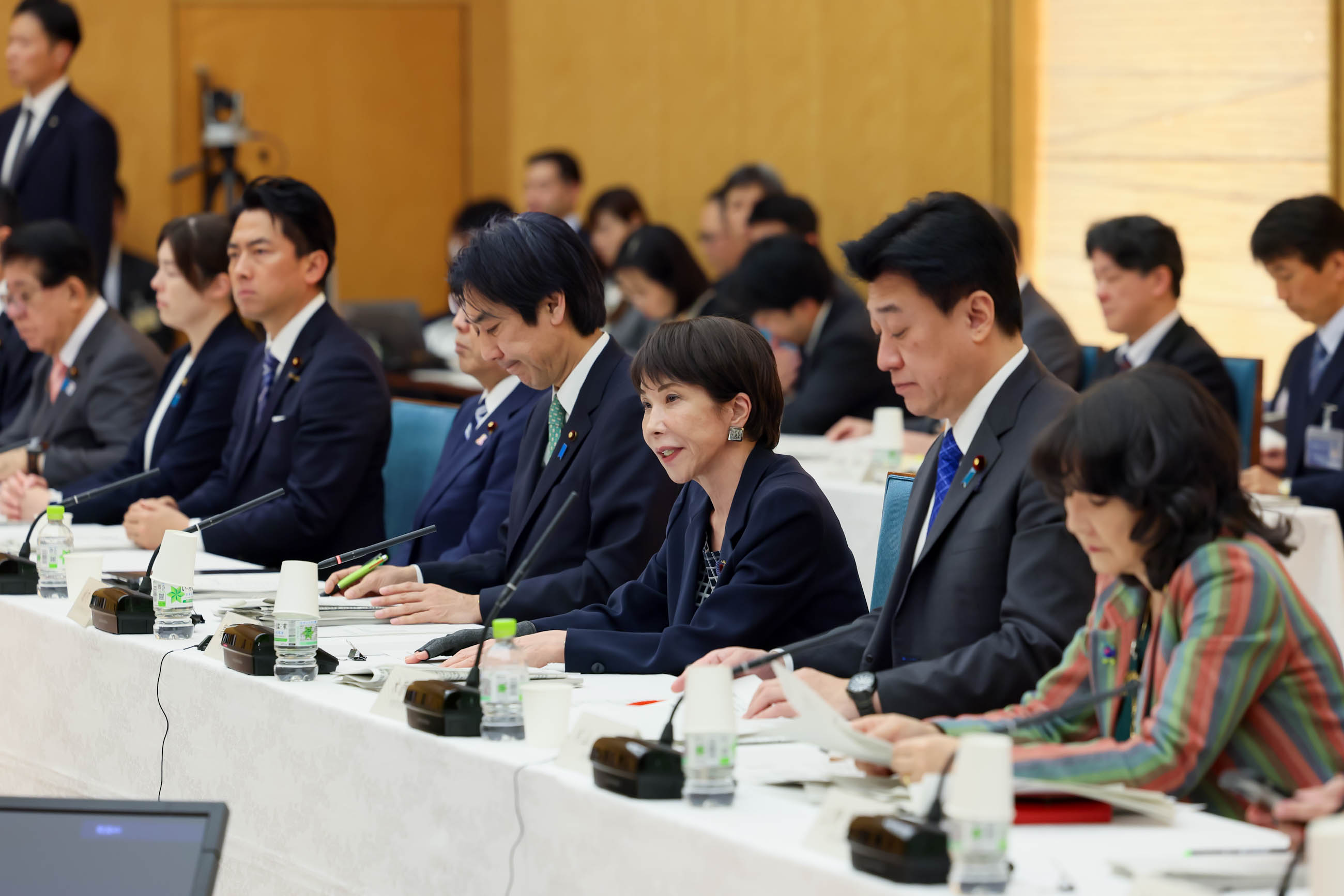 Prime Minister Takaichi wrapping up the meeting (3)