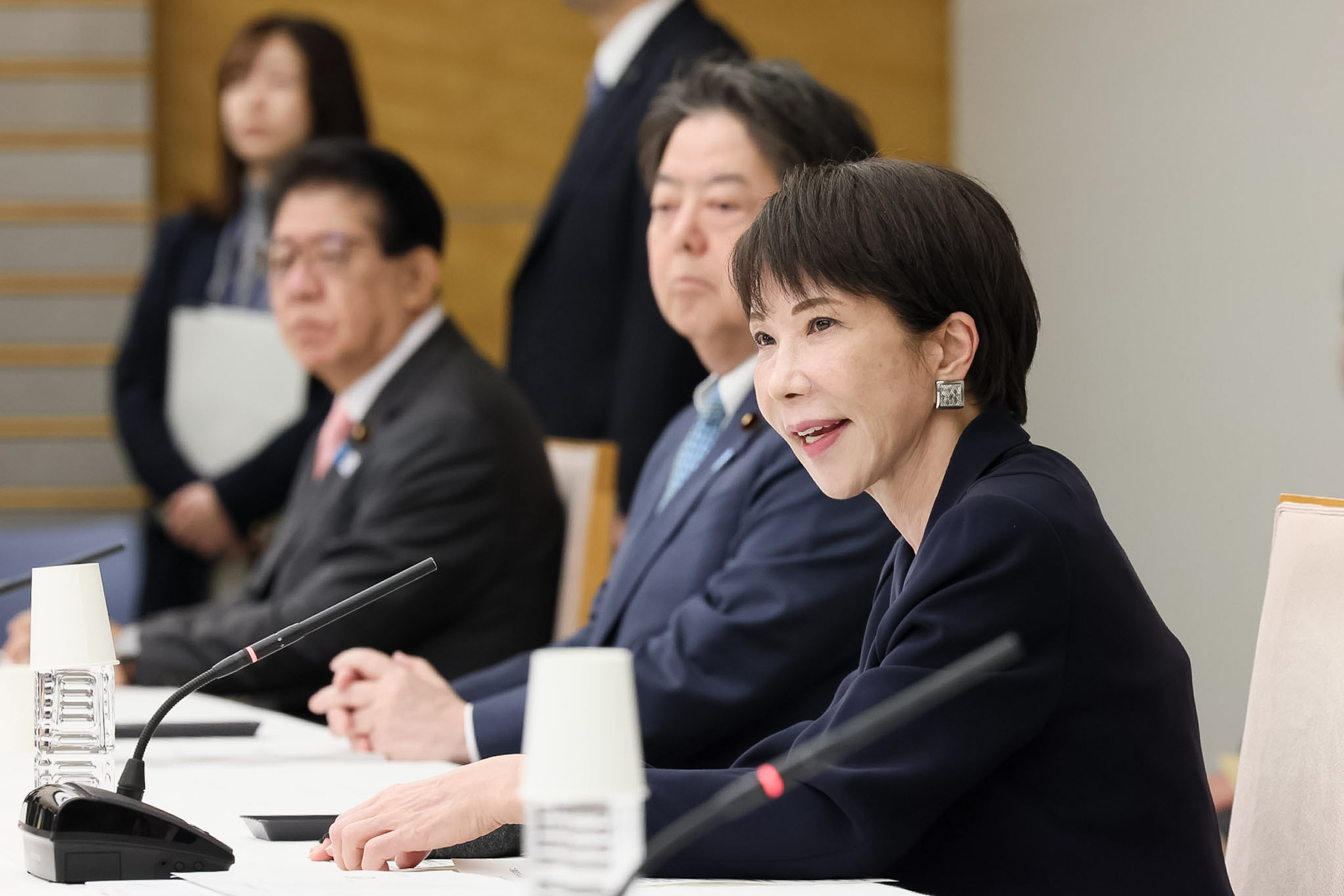 Prime Minister Takaichi wrapping up the meeting (2)