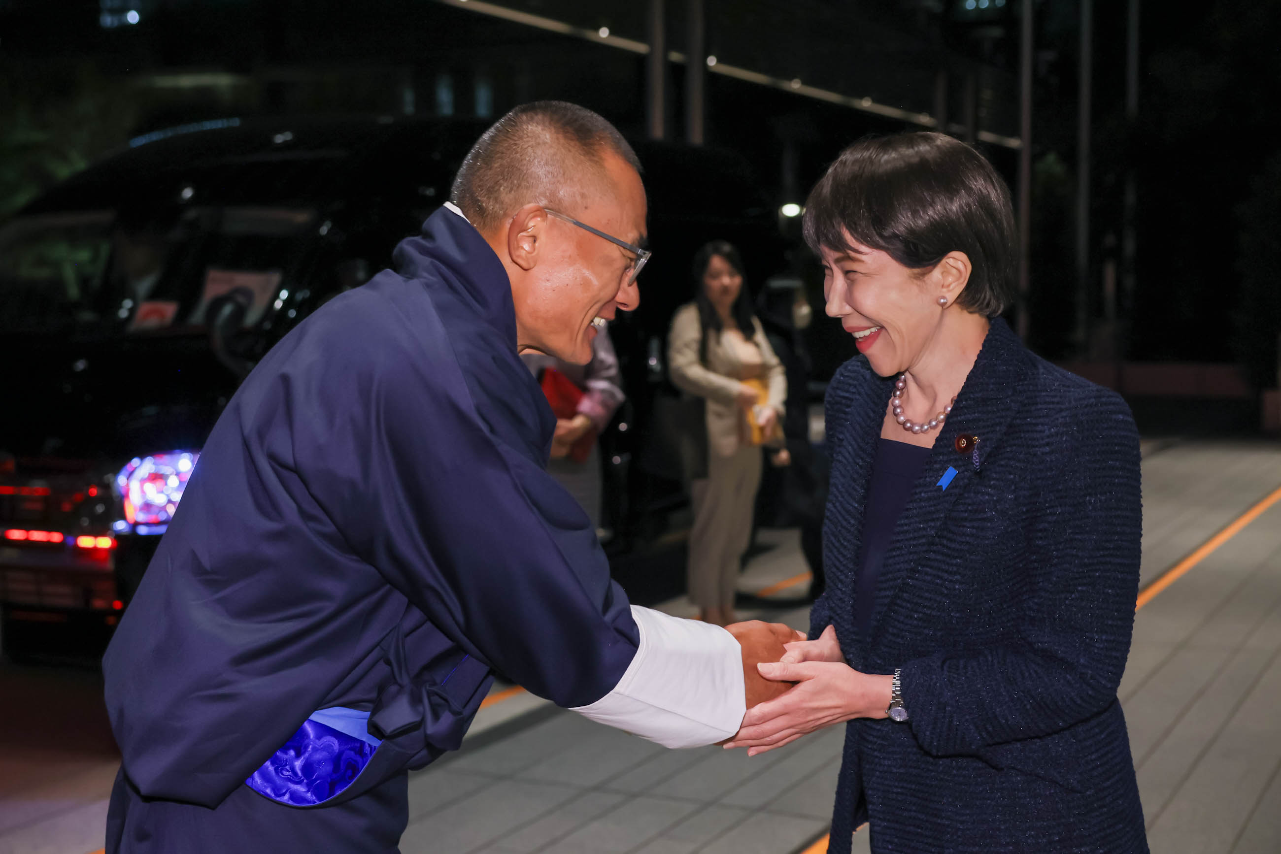Prime Minister Takaichi welcoming Prime Minister Tobgay