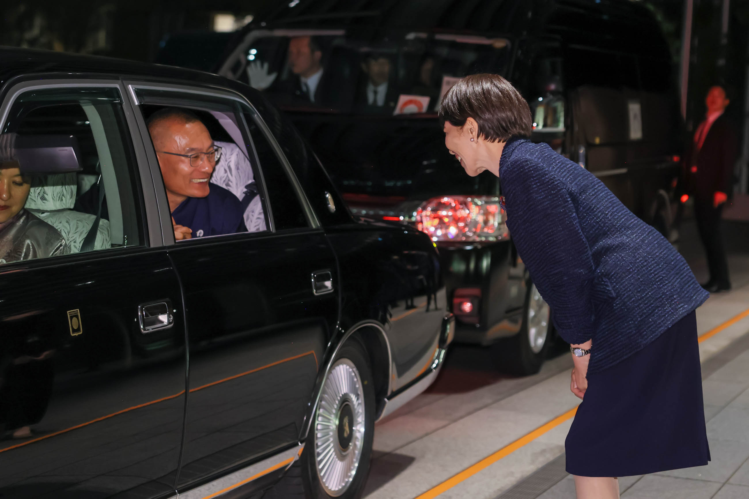 Prime Minister Takaichi seeing off Prime Minister Tobgay (3)