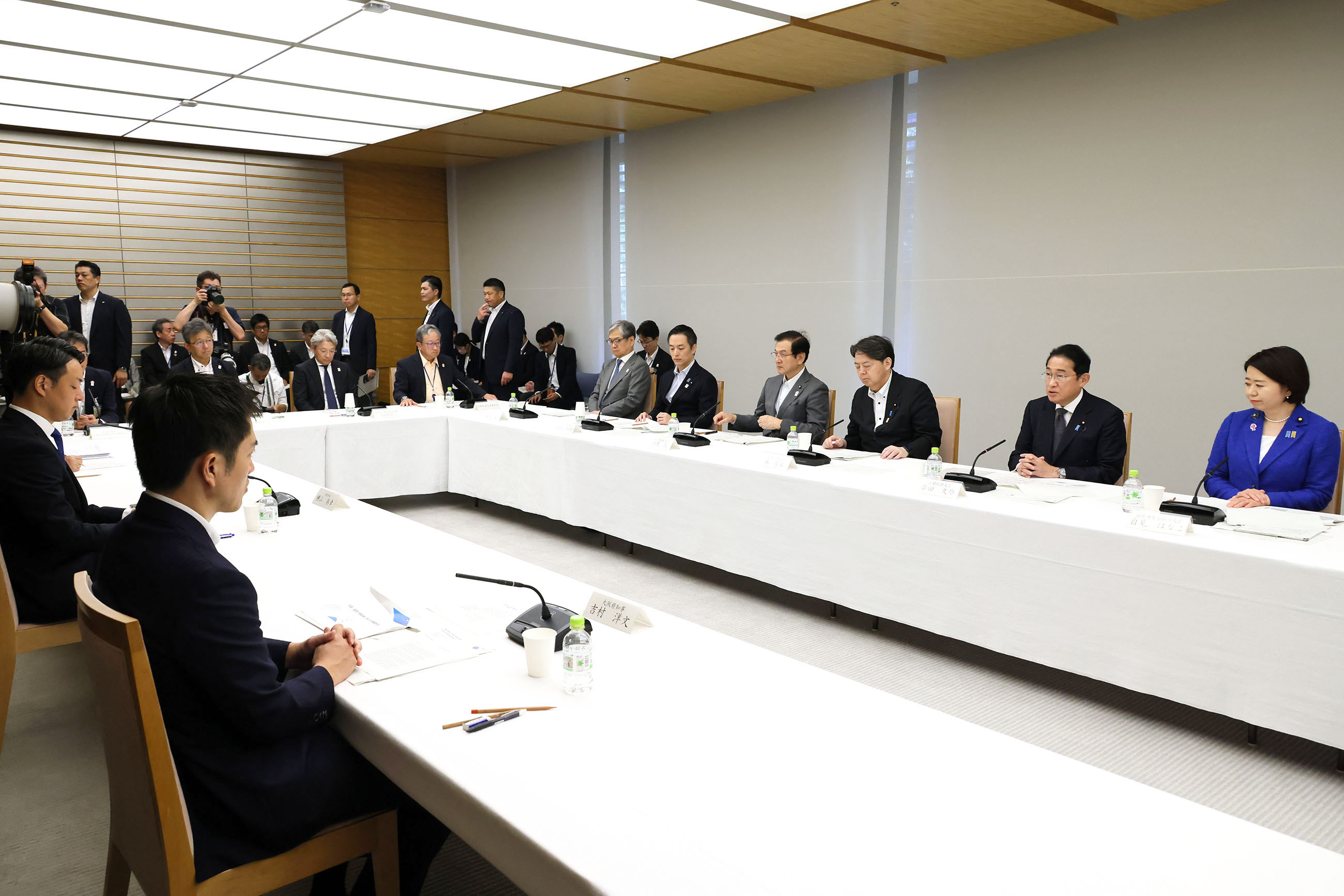 Prime Minister Kishida wrapping up a meeting (5)