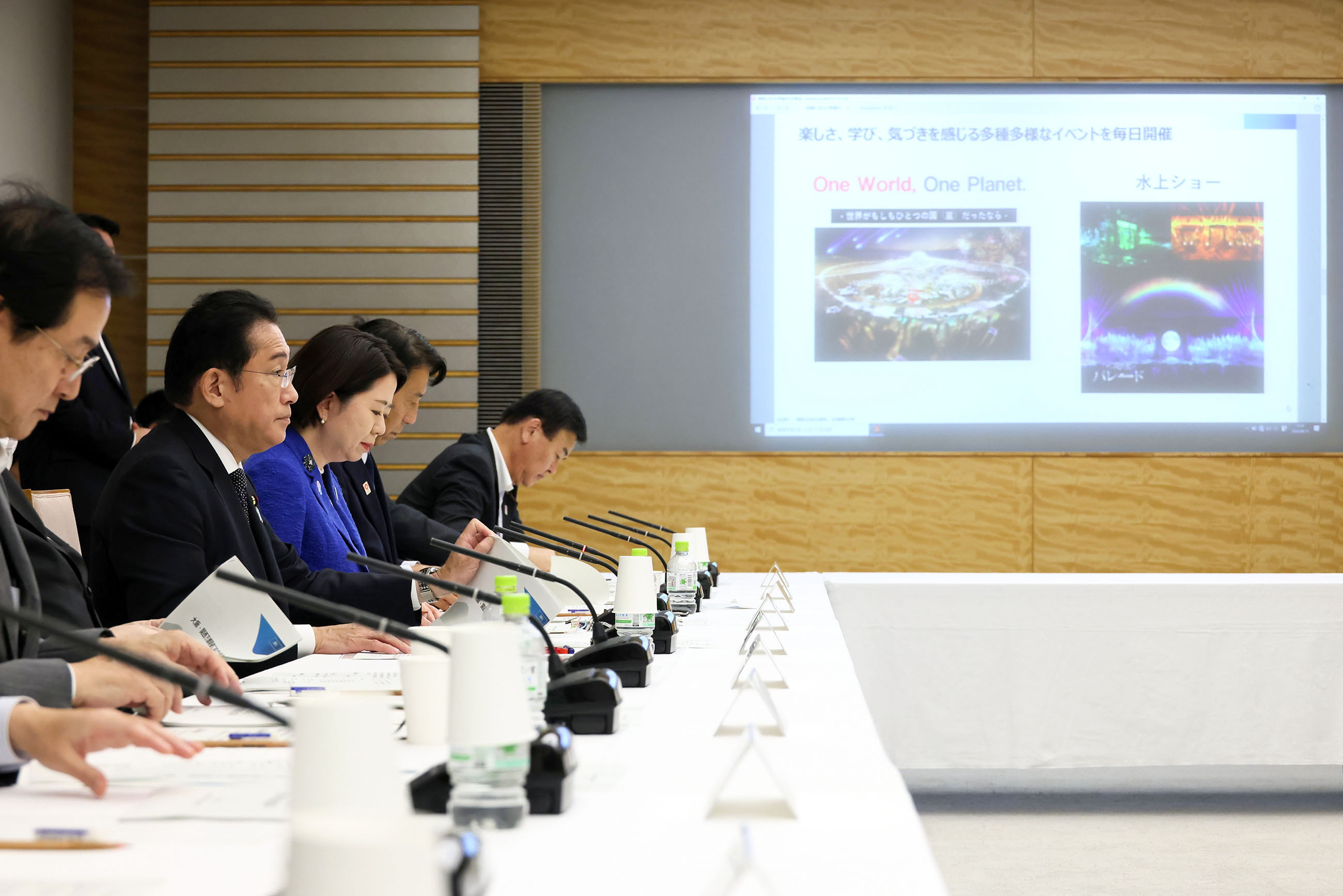 Prime Minister Kishida listening to participants  