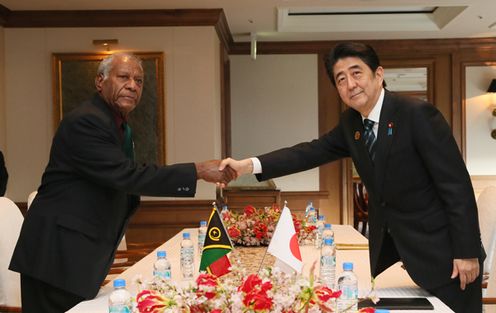 Photograph of the Japan-Vanuatu Summit Meeting