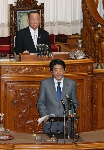 Photograph of the Prime Minister answering questions (3)