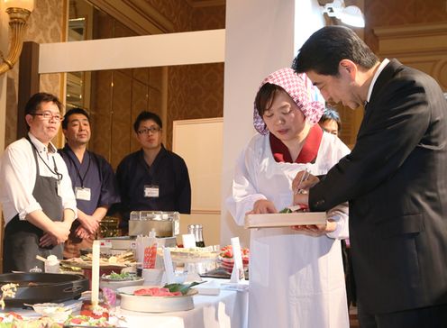 Photograph of the Prime Minister visiting the venue of the Welcome Reception