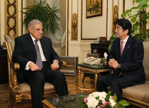 Photograph of Prime Minister Abe meeting with the Prime Minister of Egypt (1)
