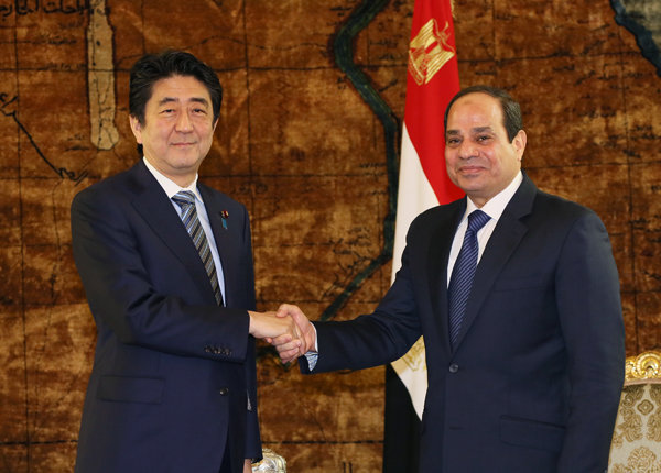 Photograph of Prime Minister Abe meeting with the President of Egypt (1)