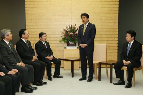 Photograph of the Prime Minister receiving the courtesy call