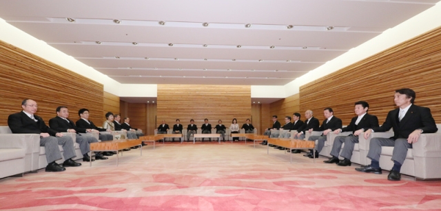 Photograph of the first Cabinet meeting (2)