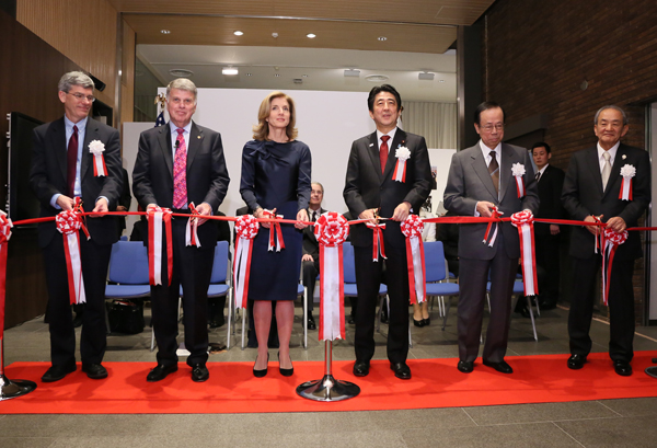 Photograph of the Prime Minister attending the ribbon cutting