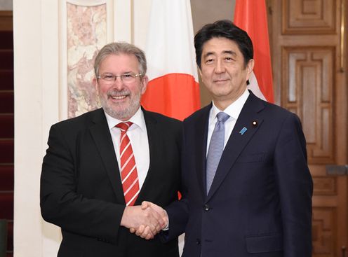 Photograph of the Prime Minister meeting with the President of the Chamber of Deputies of Luxembourg