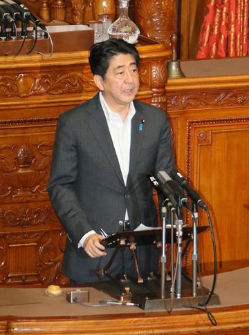 Photograph of the Prime Minister delivering a policy speech (1)