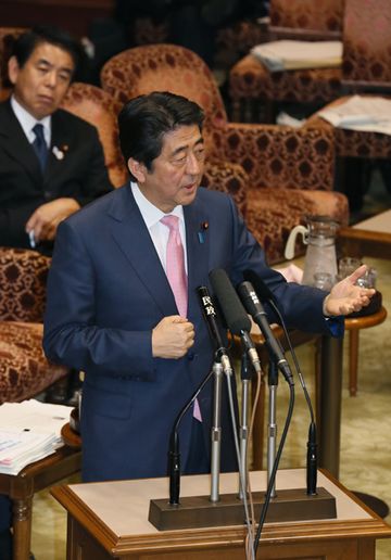 Photograph of the Prime Minister answering questions (1)