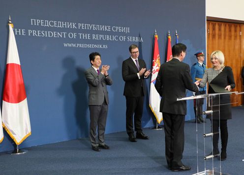 Photograph of the leaders attending the signing ceremony (1)