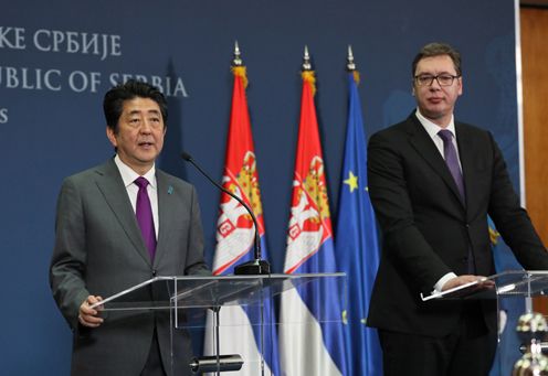 Photograph of the joint press announcement (3)